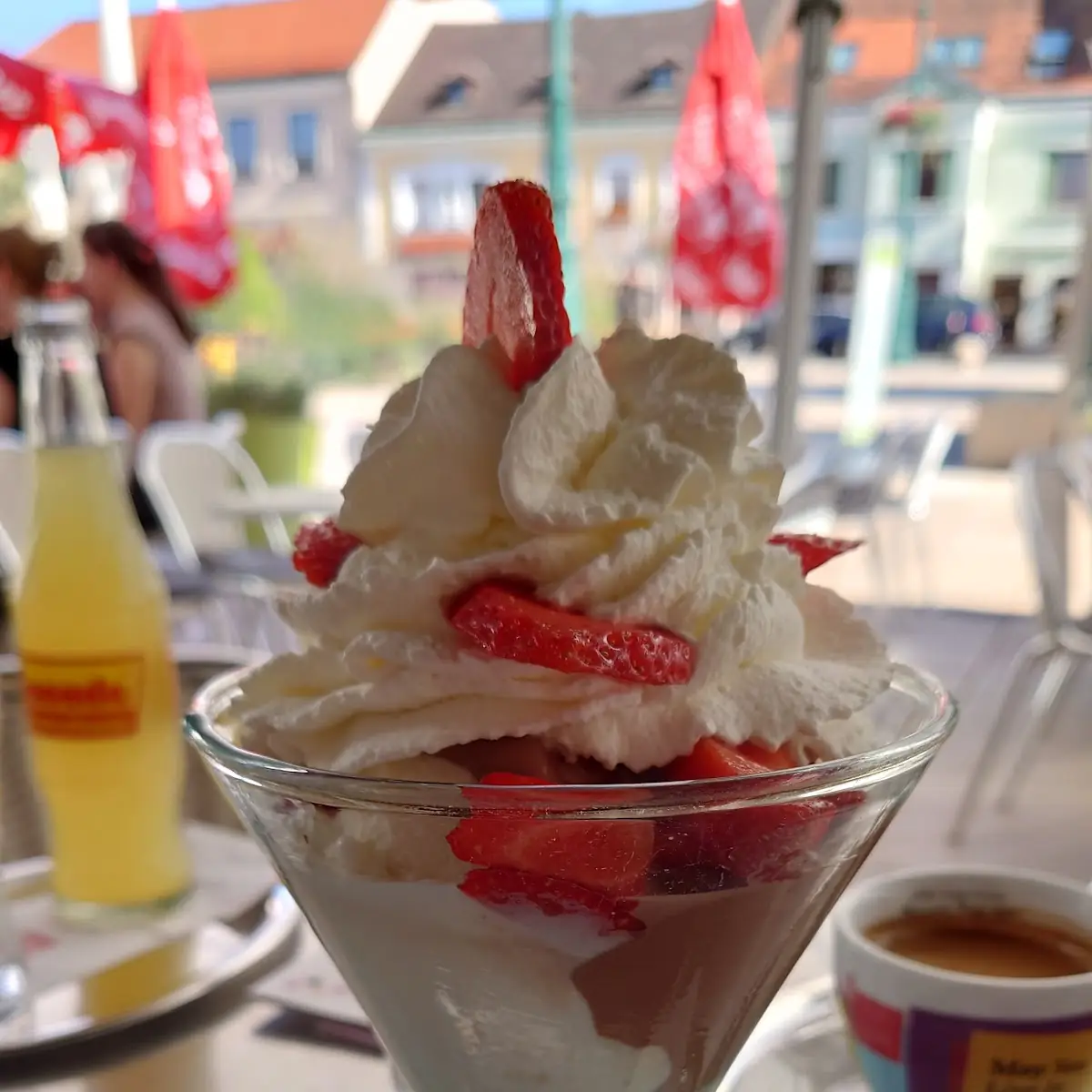 Wachau Becher Mit Marinierten Marillen