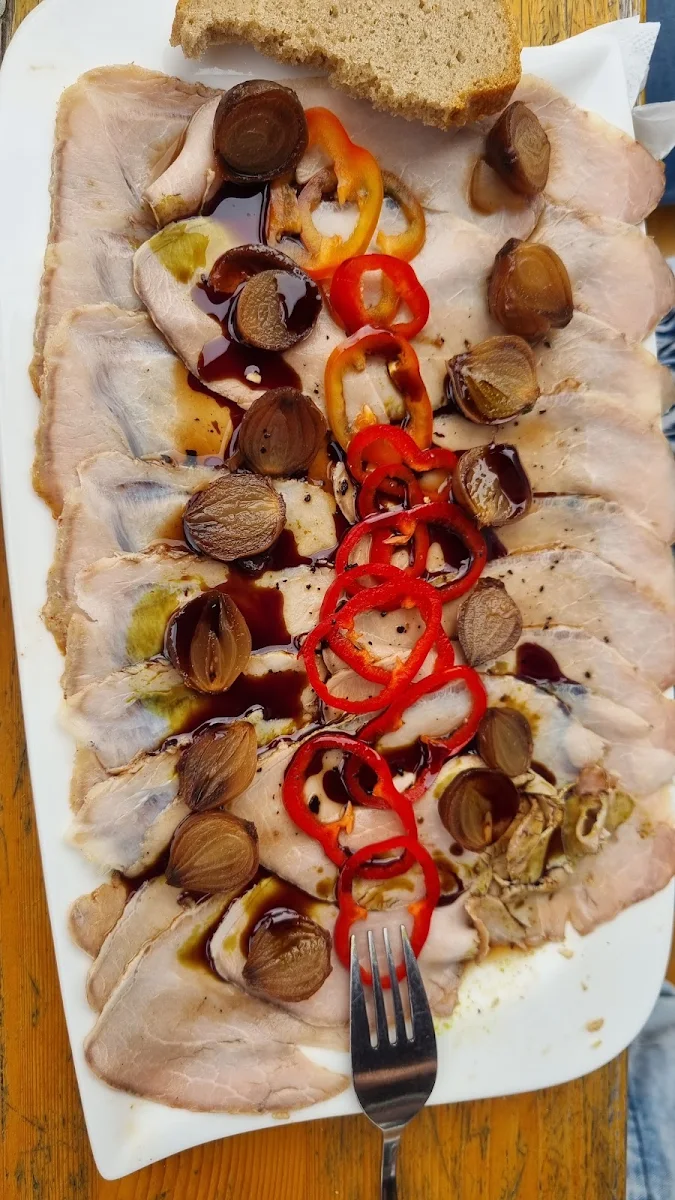 Carpaccio Vom Schweinsbraten Mit Balsamicozwiebeln