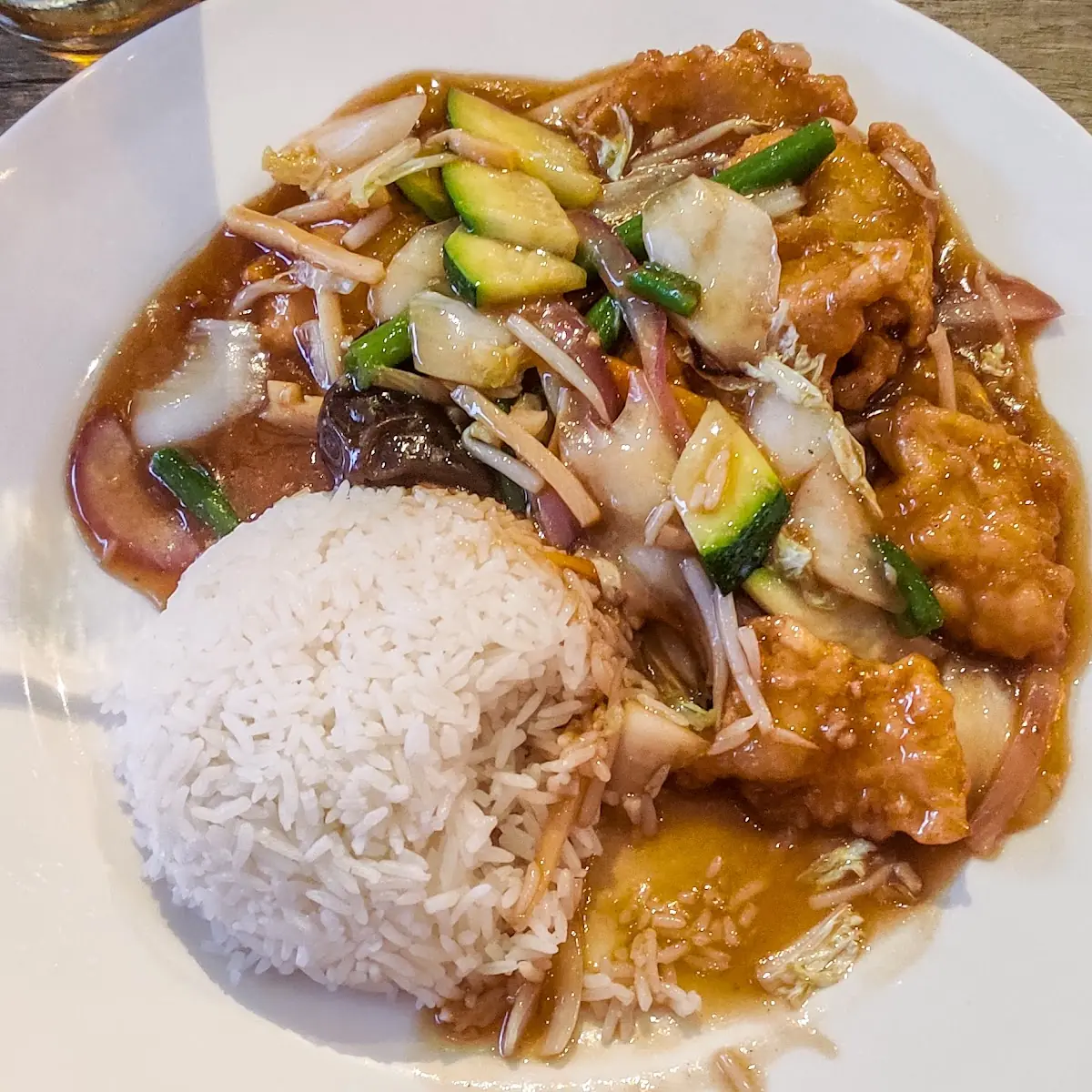 Gedünstete Dorschfilets Mit Gemüse
