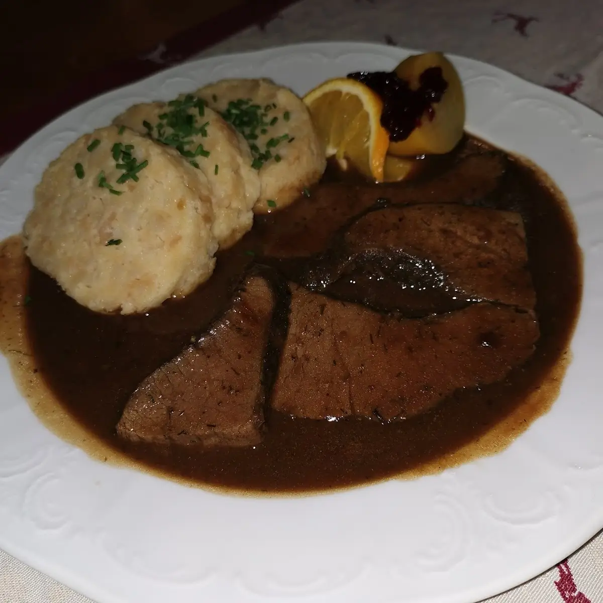 Hirschbraten Mit Serviettenknödel