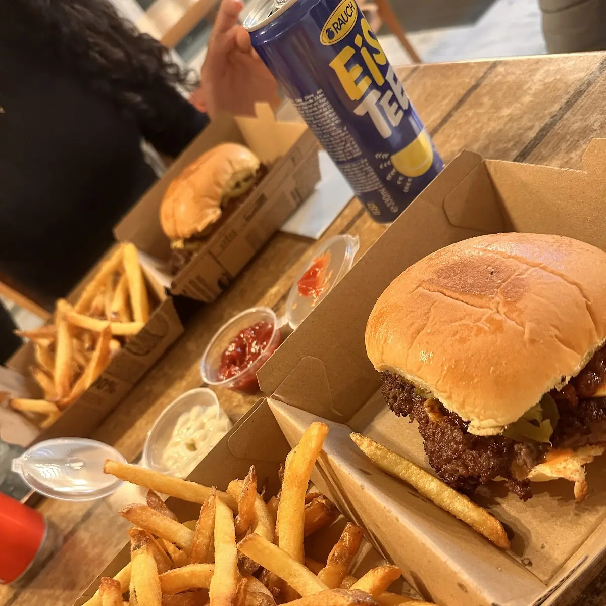 Prince Burger Inklusive Pommes & Getränk