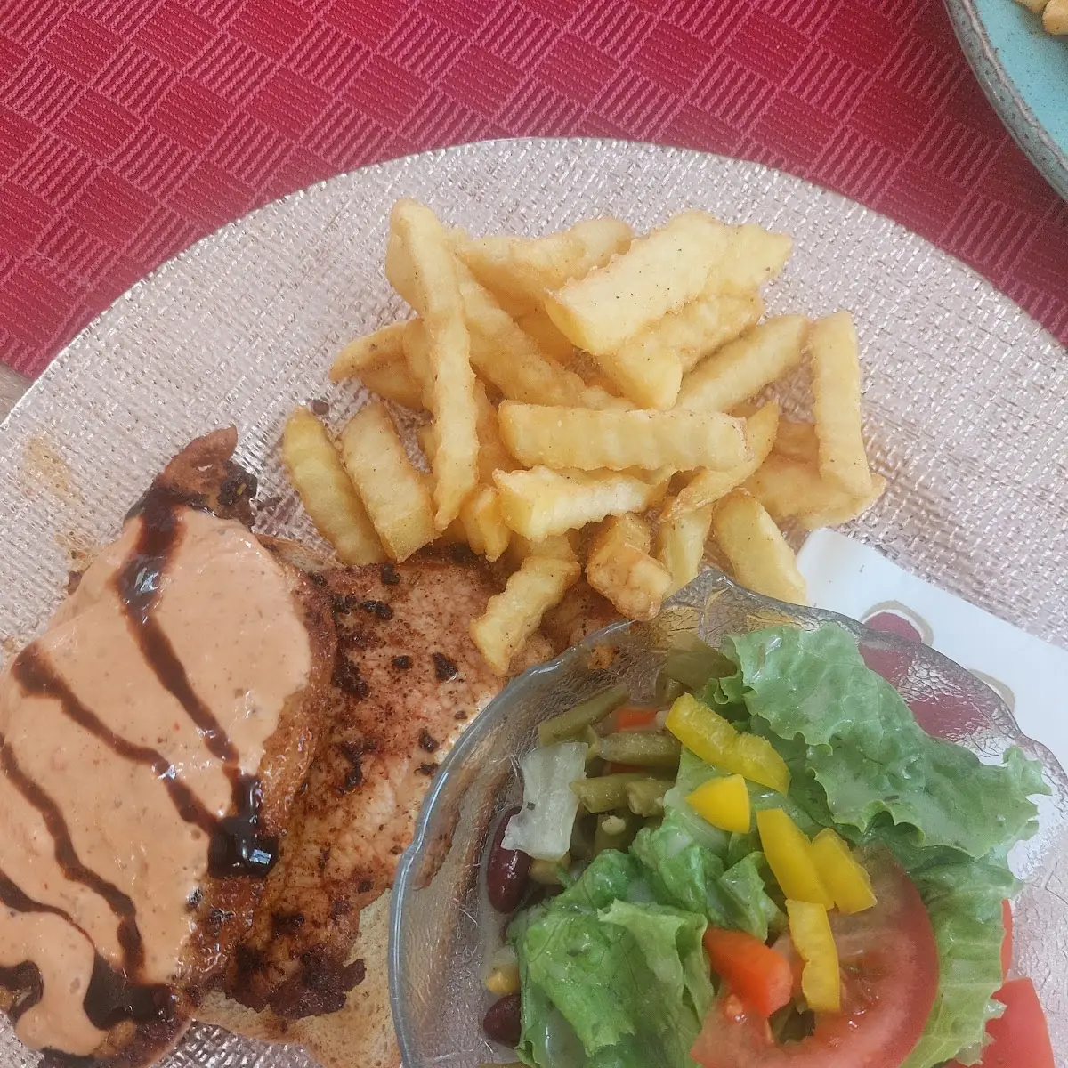 Schweinskarree Auf Toast Mit Sauce