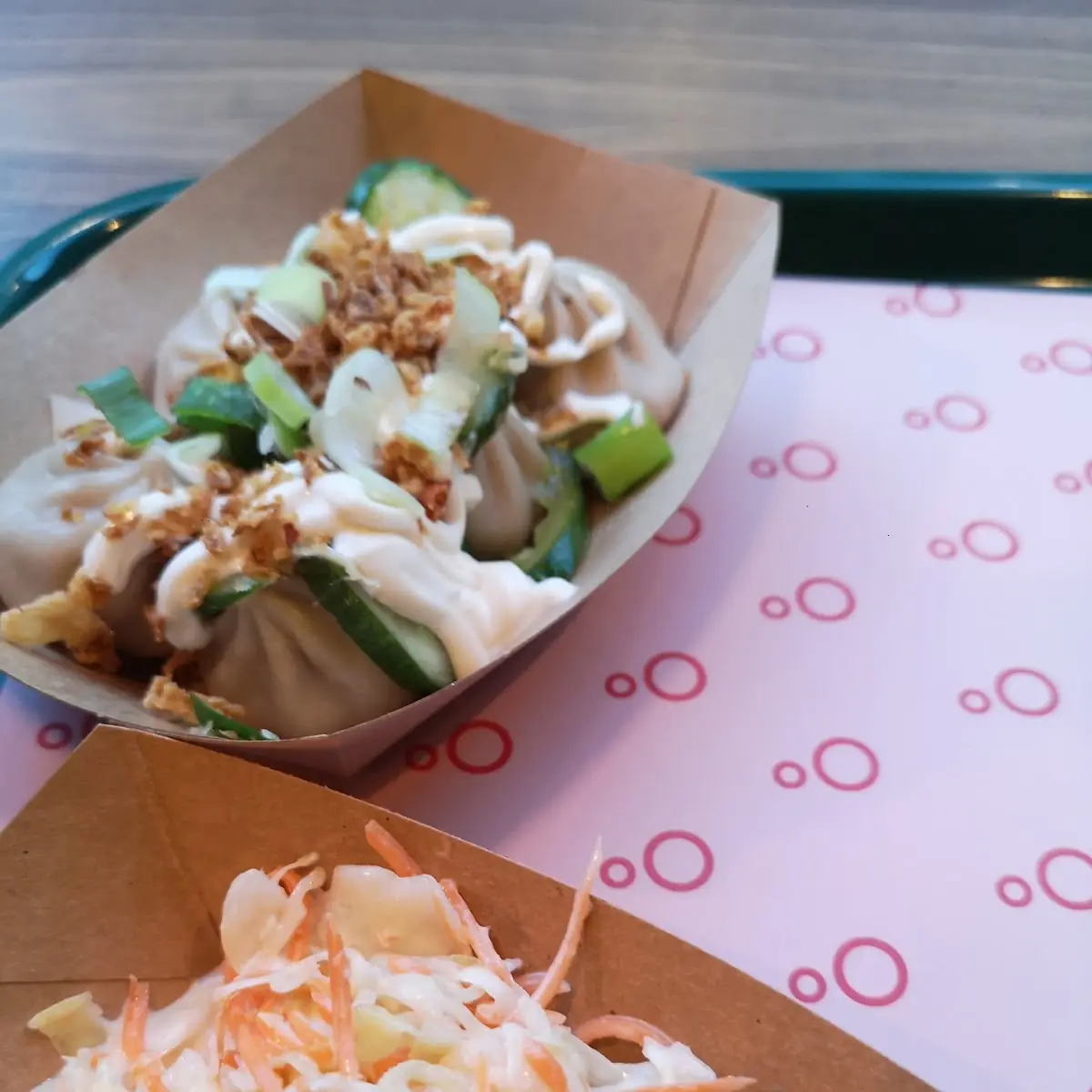 Dumplings Mit Coleslaw