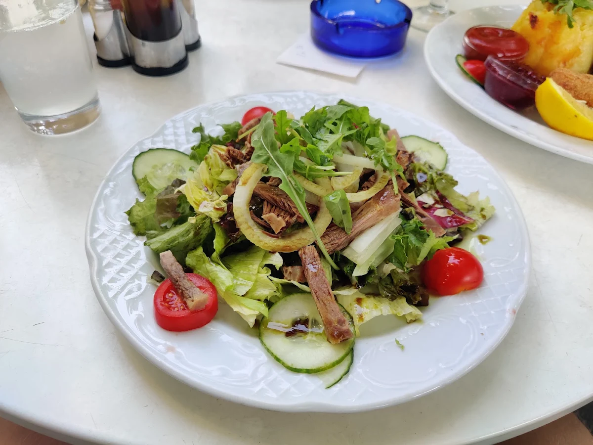 Salat Mit Rinderstreifen, Café Rüdigerhof