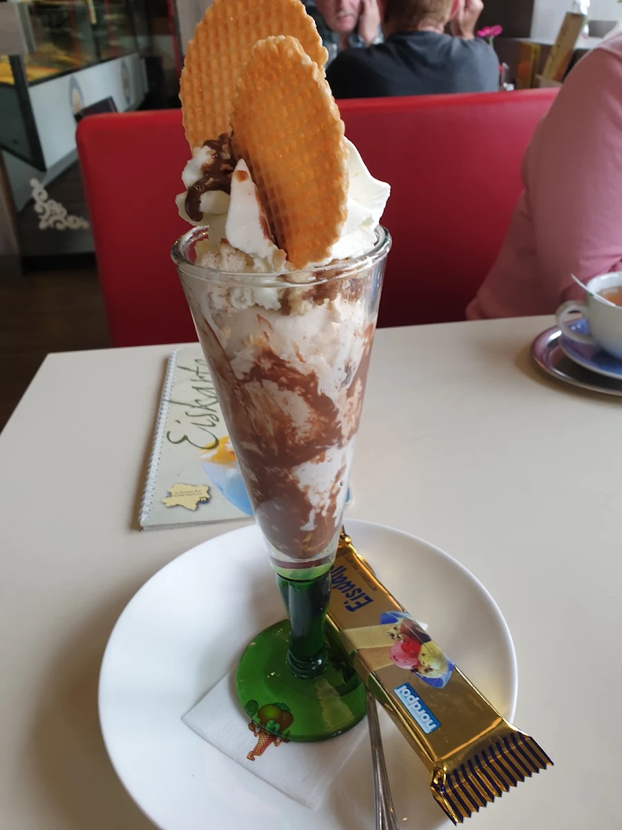 Nussbecher