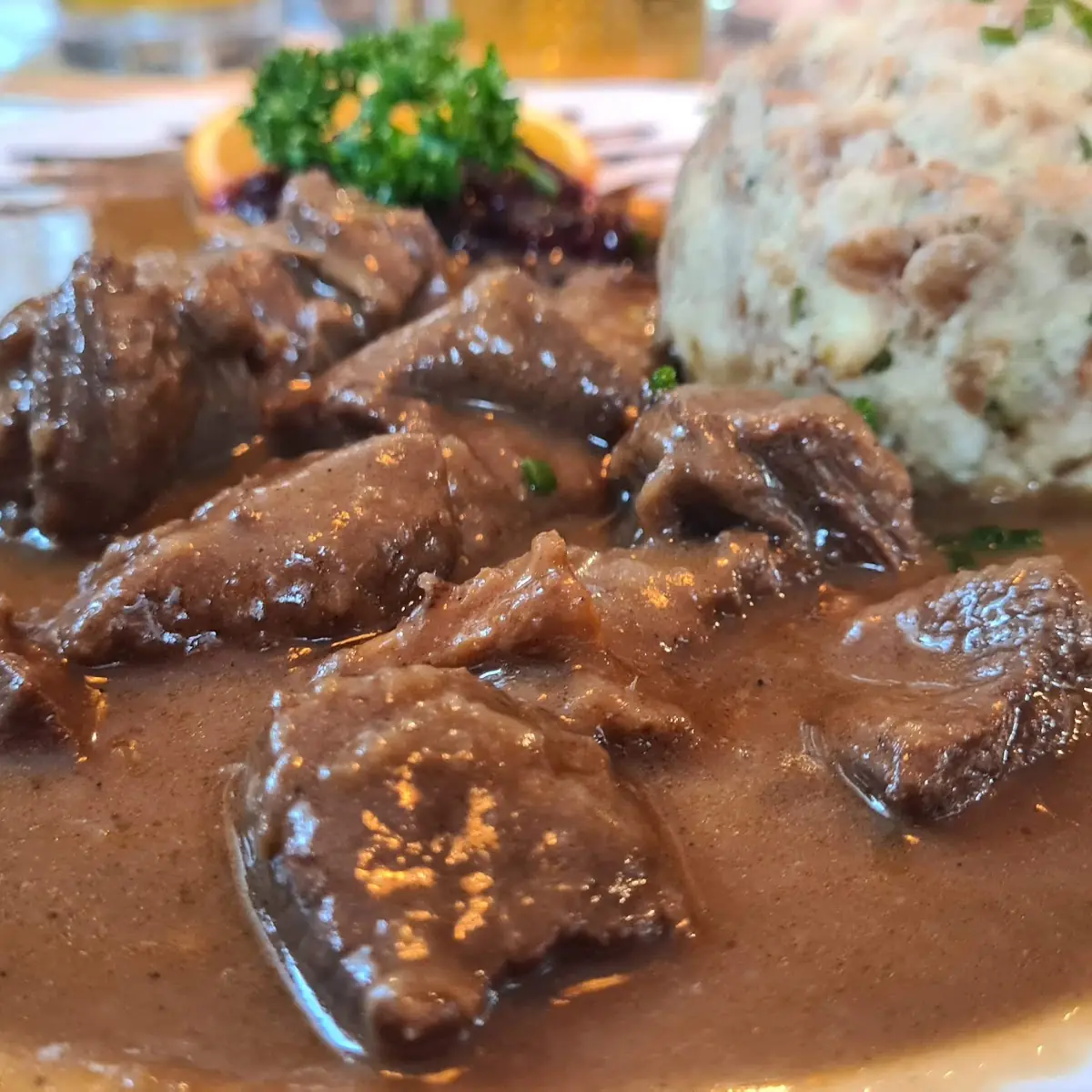 Hirschgulasch