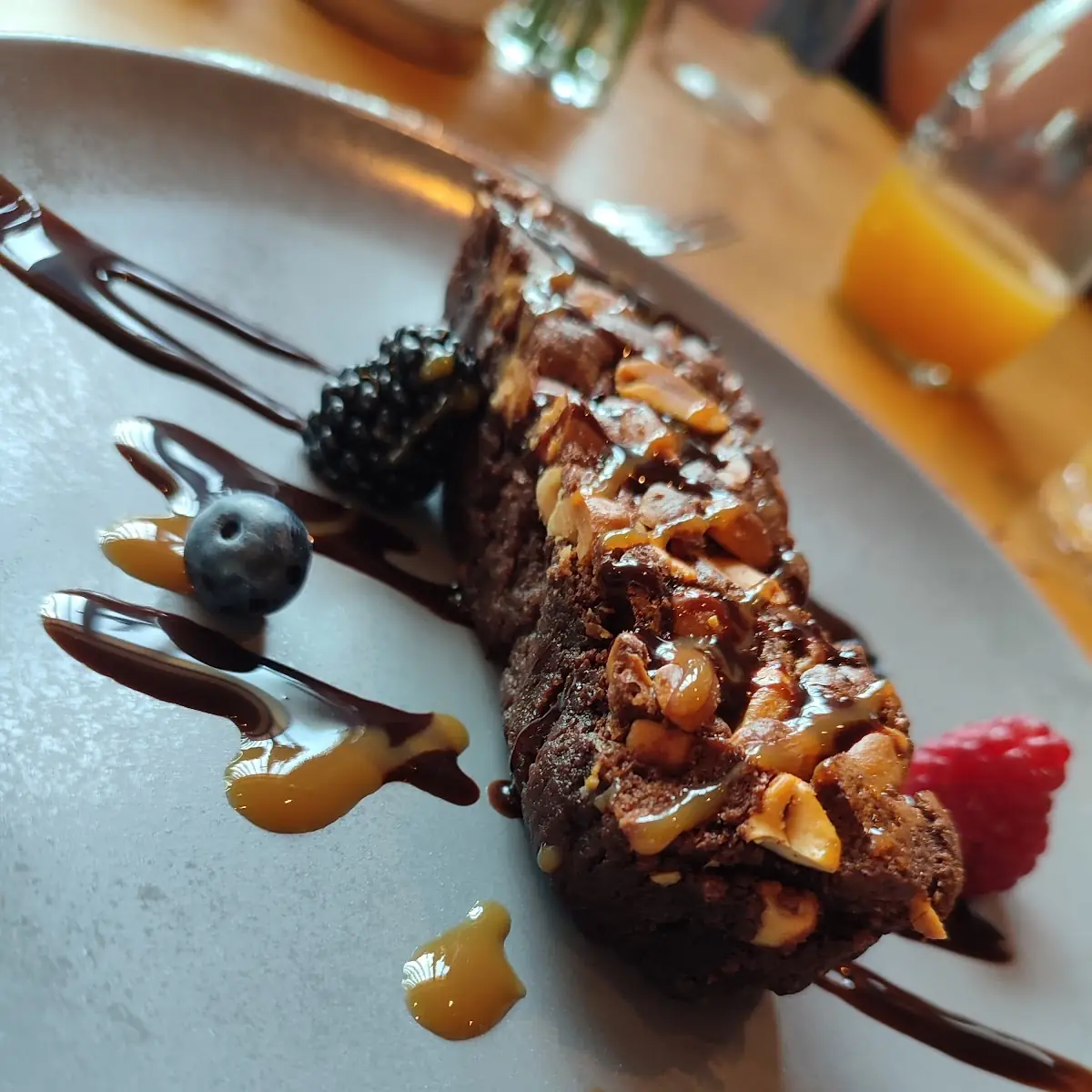 Erdnussbrownie Mit Honig-eis
