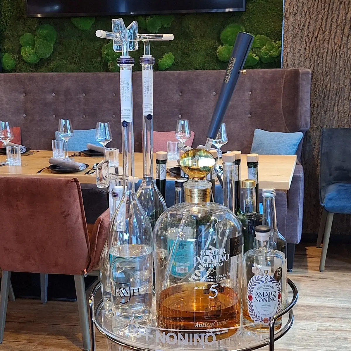 Service- Digestifwagen Mit Schnaps Whiskey Grappa