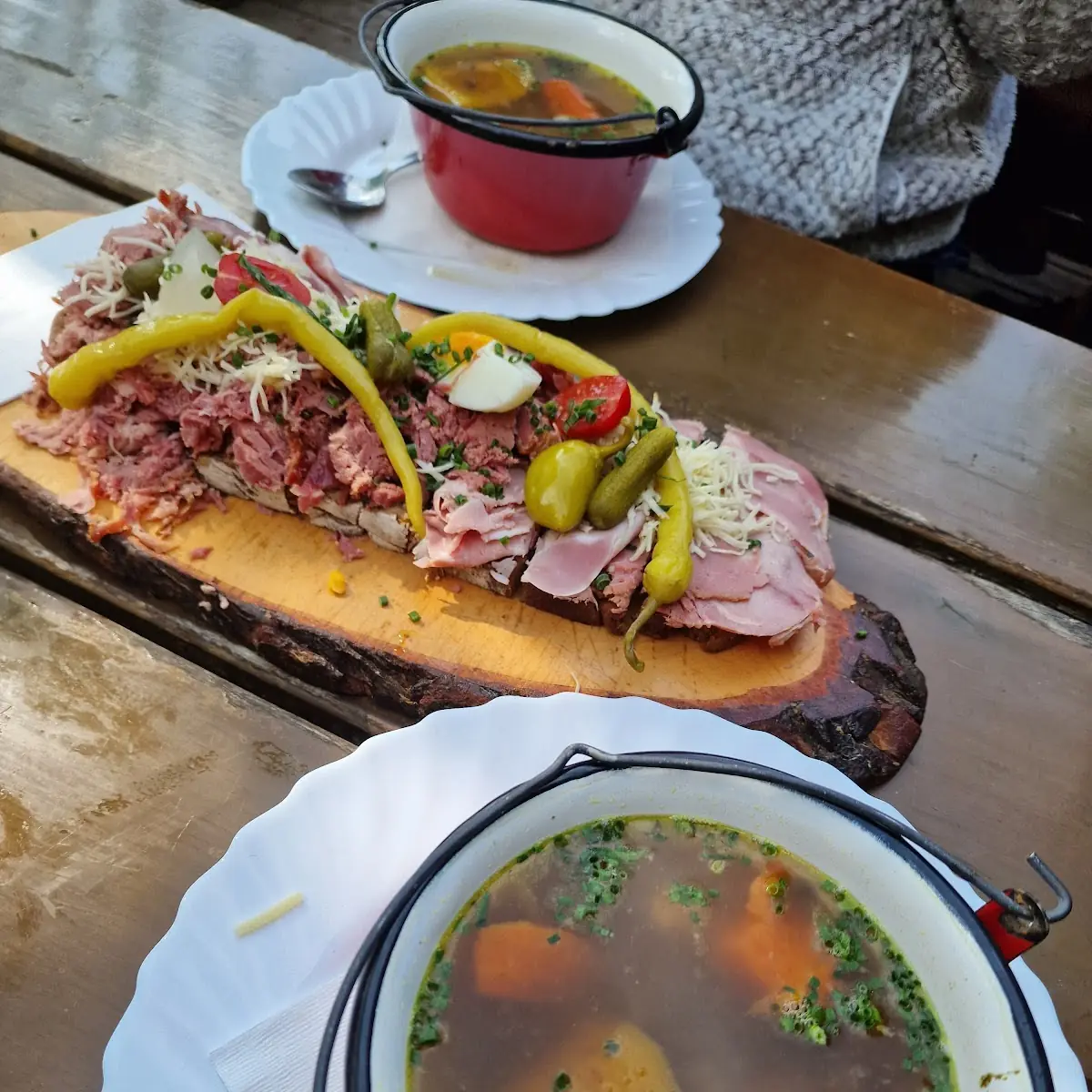 Suppe Und Fleischbrot