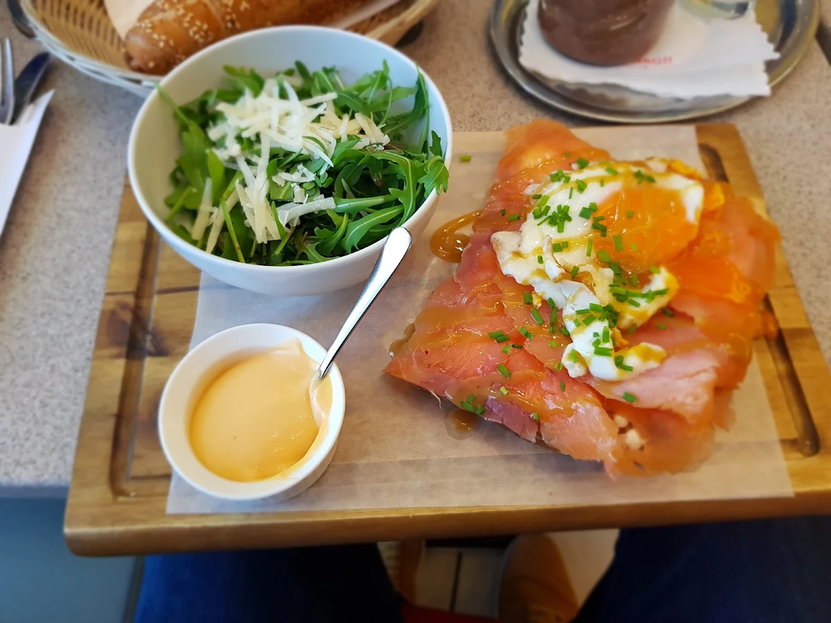 Lachsbrötchen Mit Rucola Salat