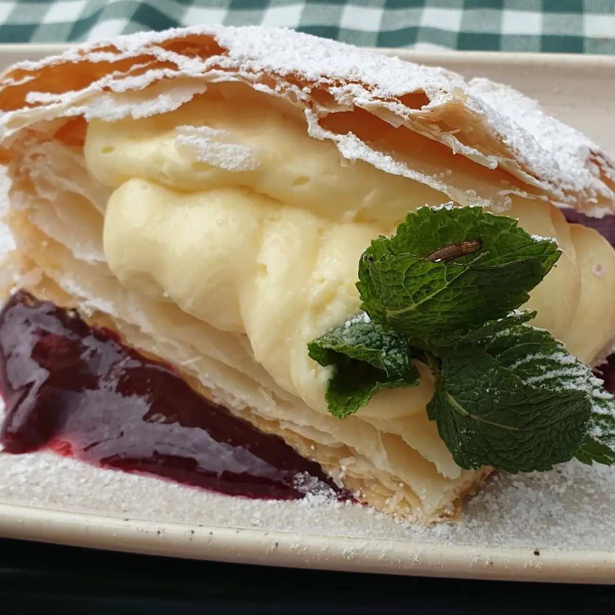 Legendäre Creme Schnitte