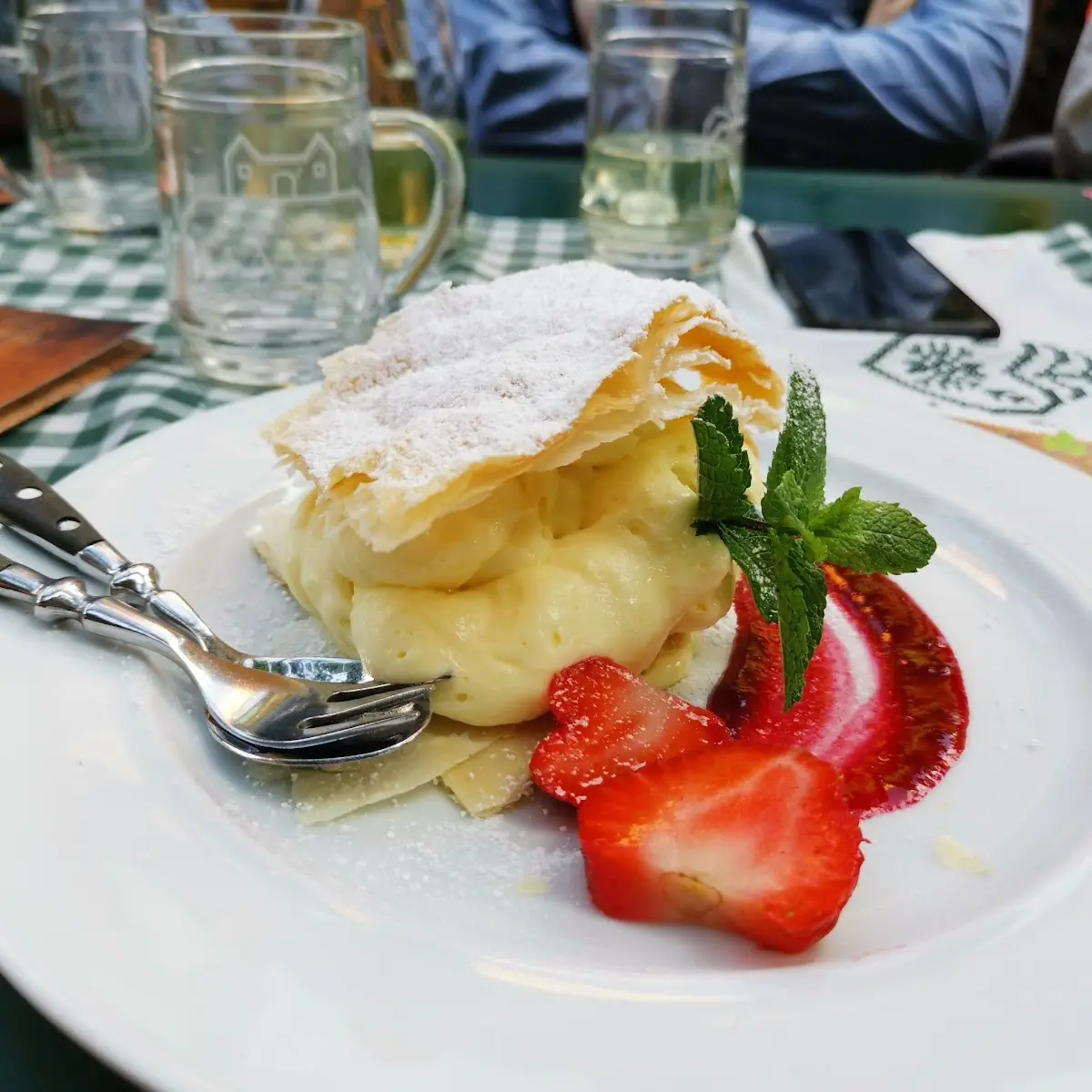 Unsere Legendäre Cremeschnitte