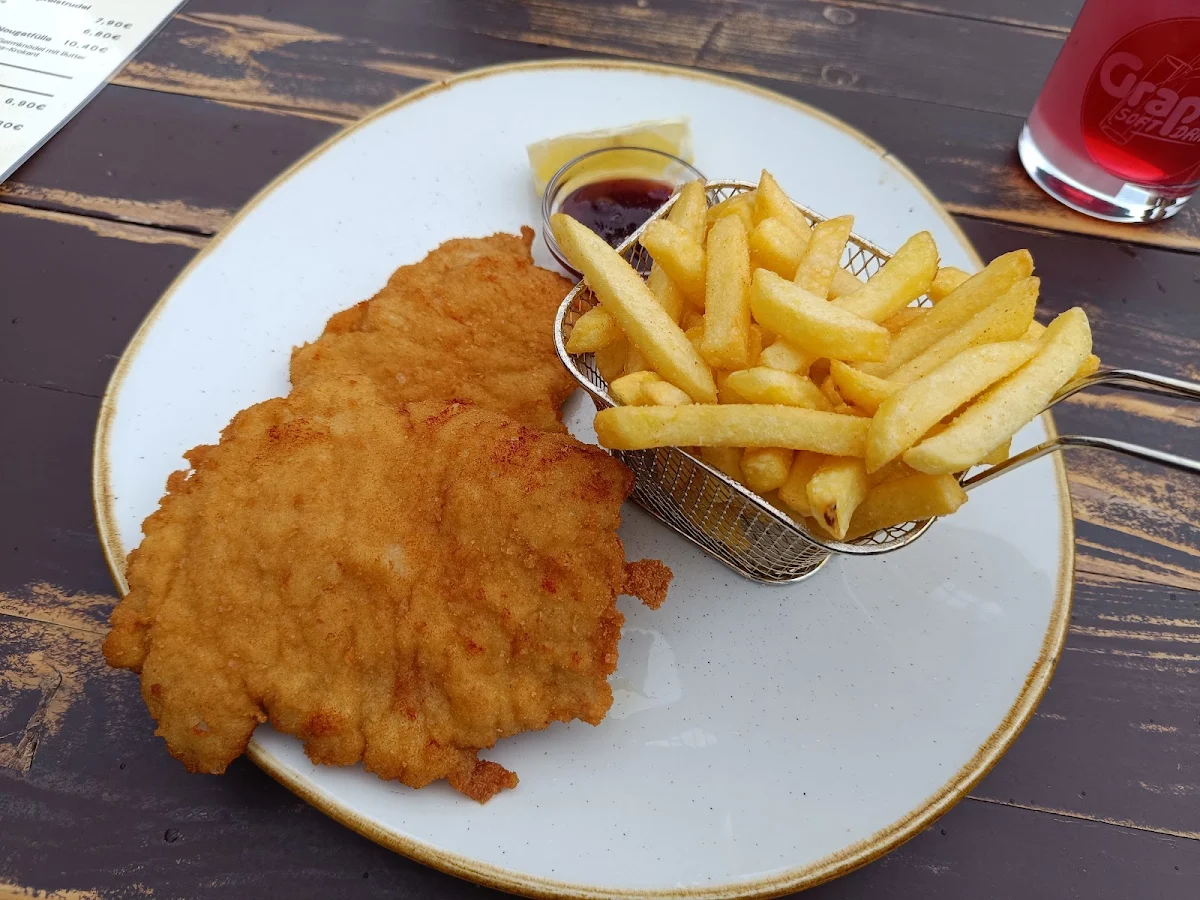 Wiener Schnitzel Mit Pommes