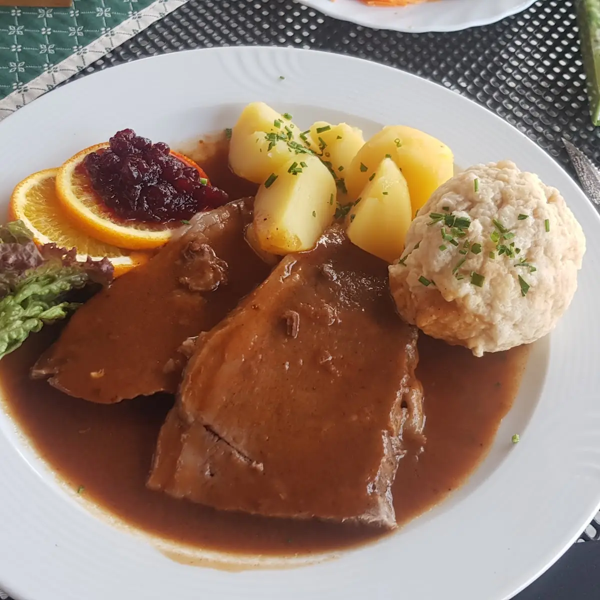 Schweinsbraten Mit Semmelknödel