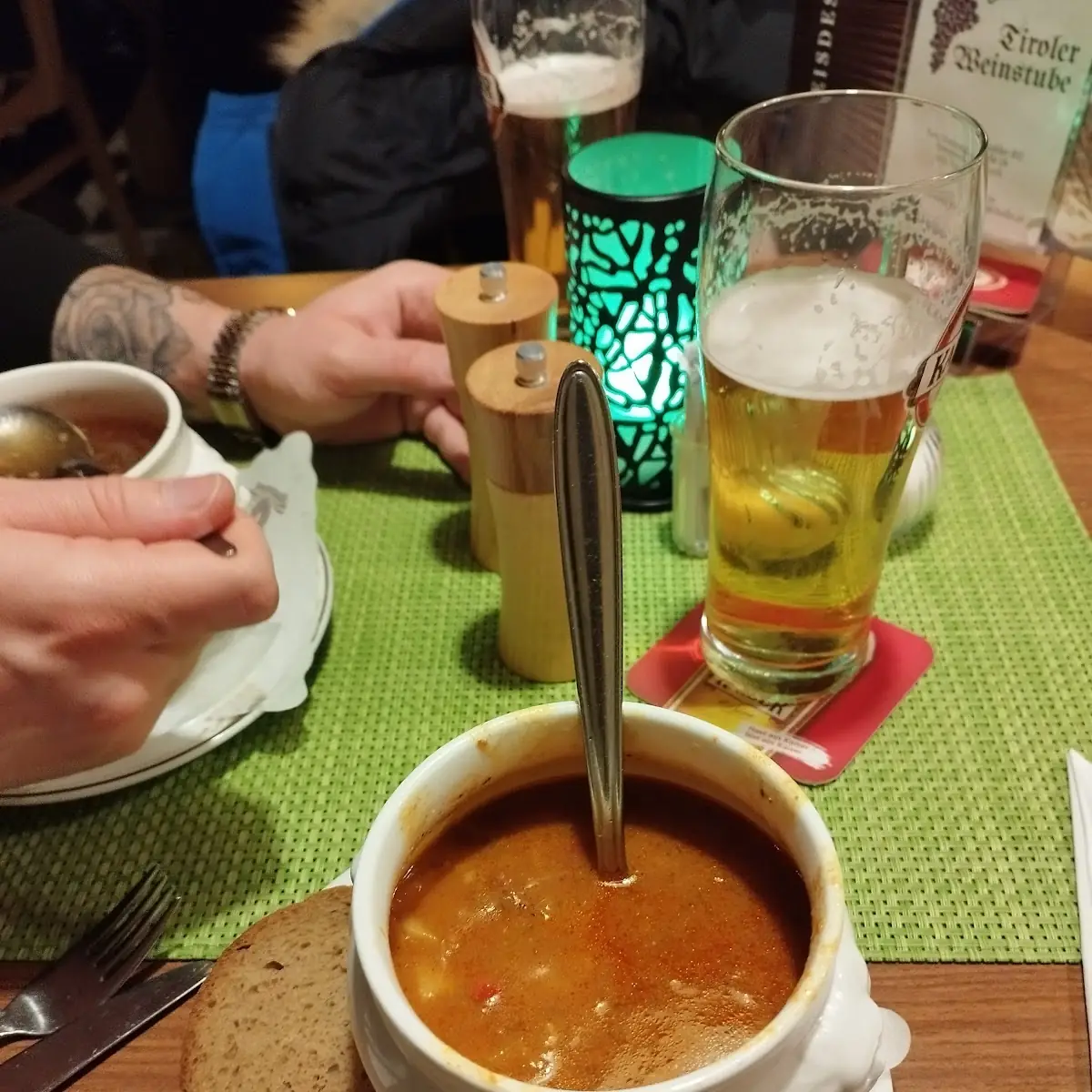 Gulaschsuppe Mit Brot