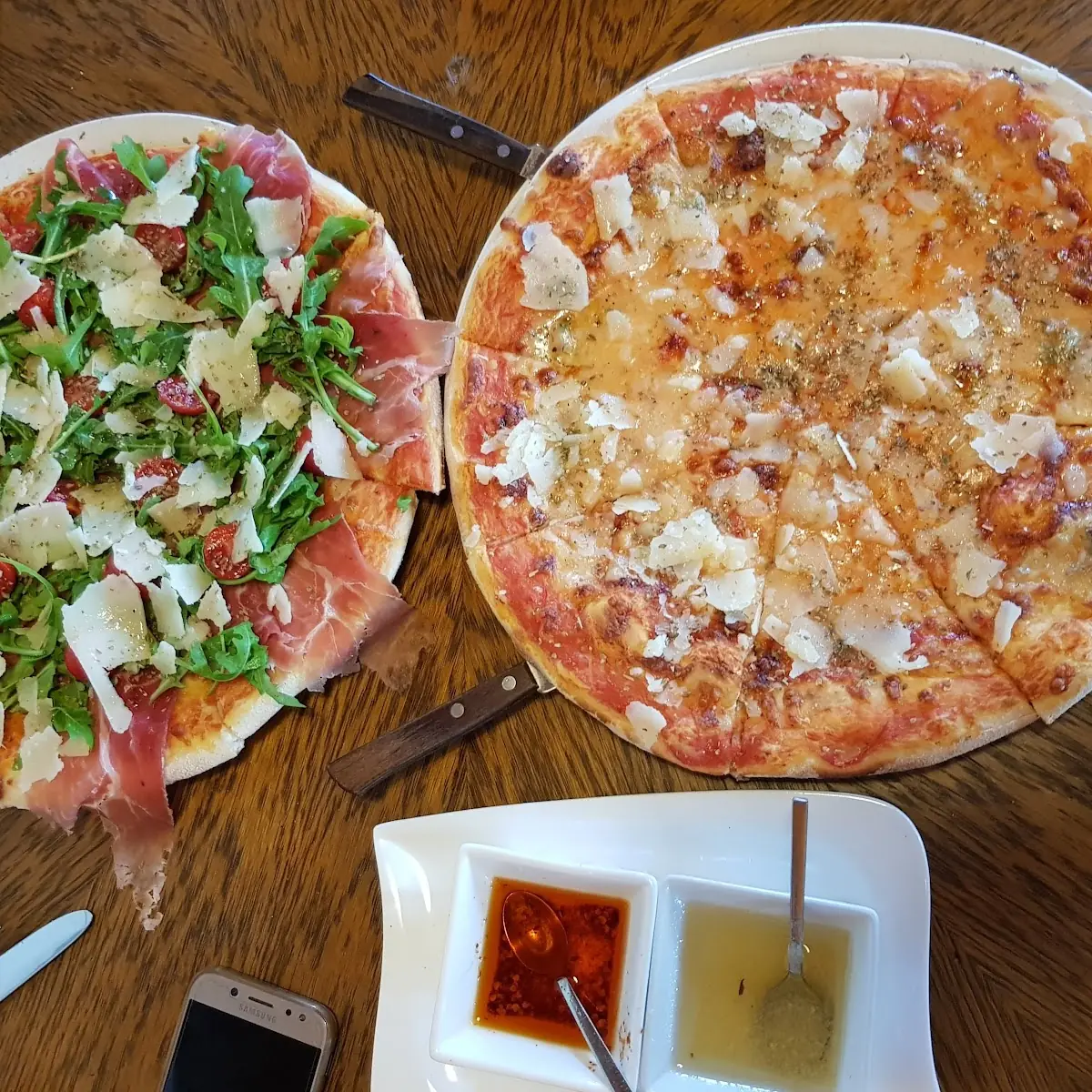 Pizza Quatro Formagi And Pizza Prosciutto Crudo