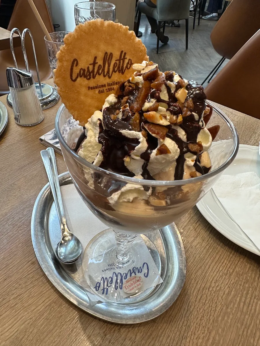 Erdbeerbecher