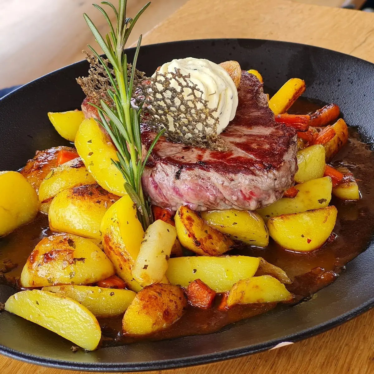 Entrecote An Rotweinsauce Mit Kartoffel-gemüse-gröstel
