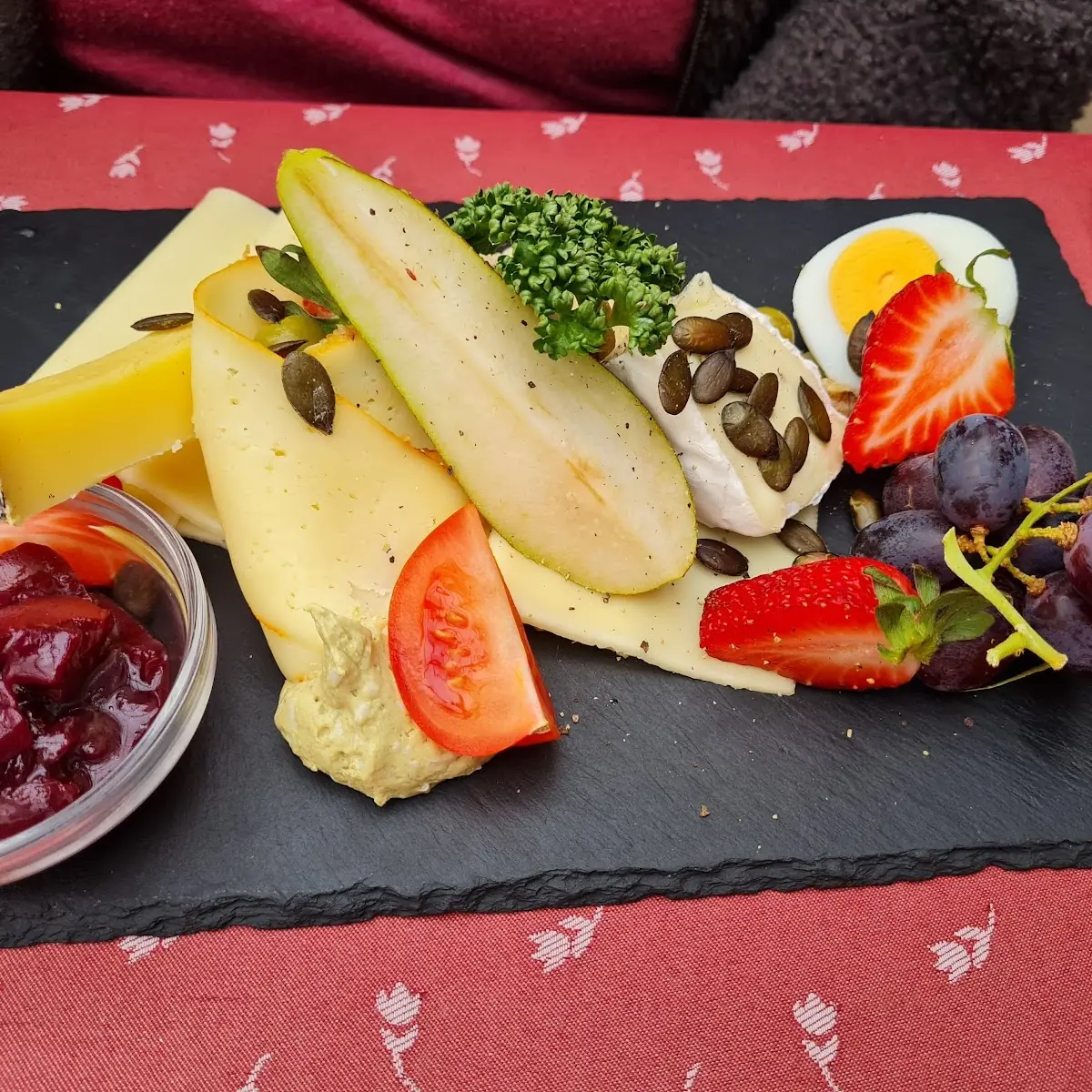 Bunter Käseteller