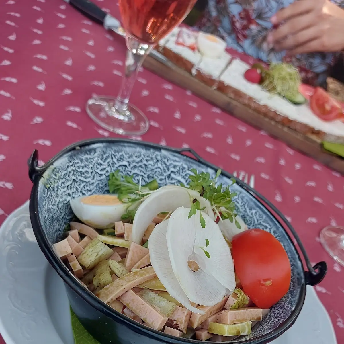 Saurer Wurstsalat