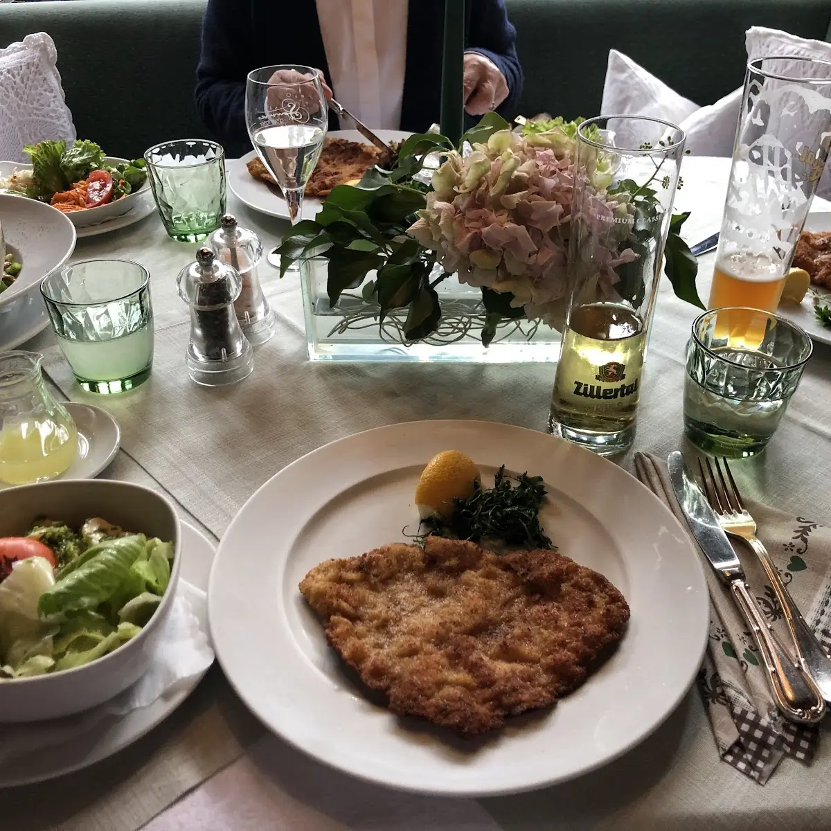 Schweineschnitzel Mit Kartoffel-vogerl-mayonnaise-salat