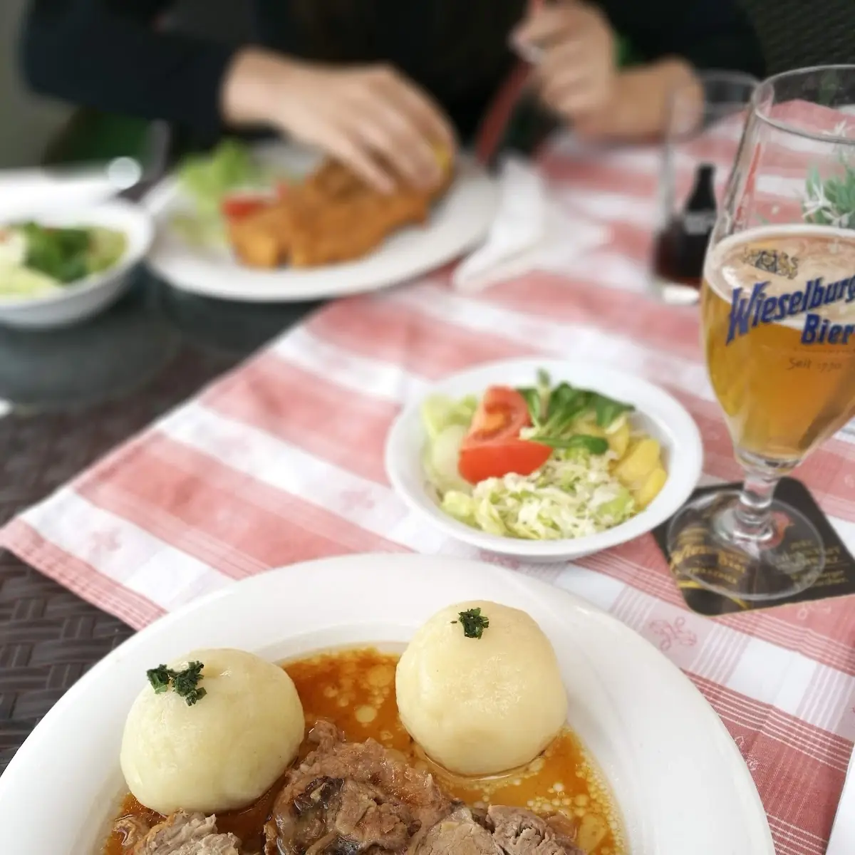 Schweinsbraten Mit Waldviertler Knödel Und Sauerkraut
