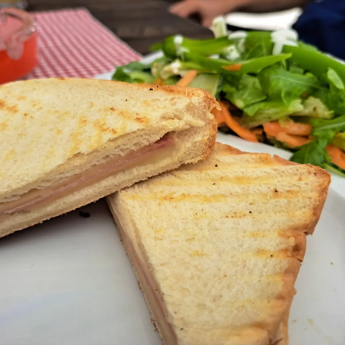 Käseschinkentoast