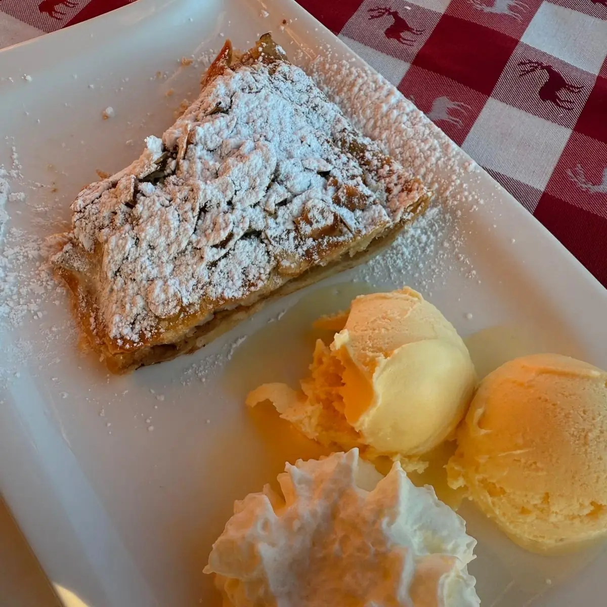 Apfelstrudel