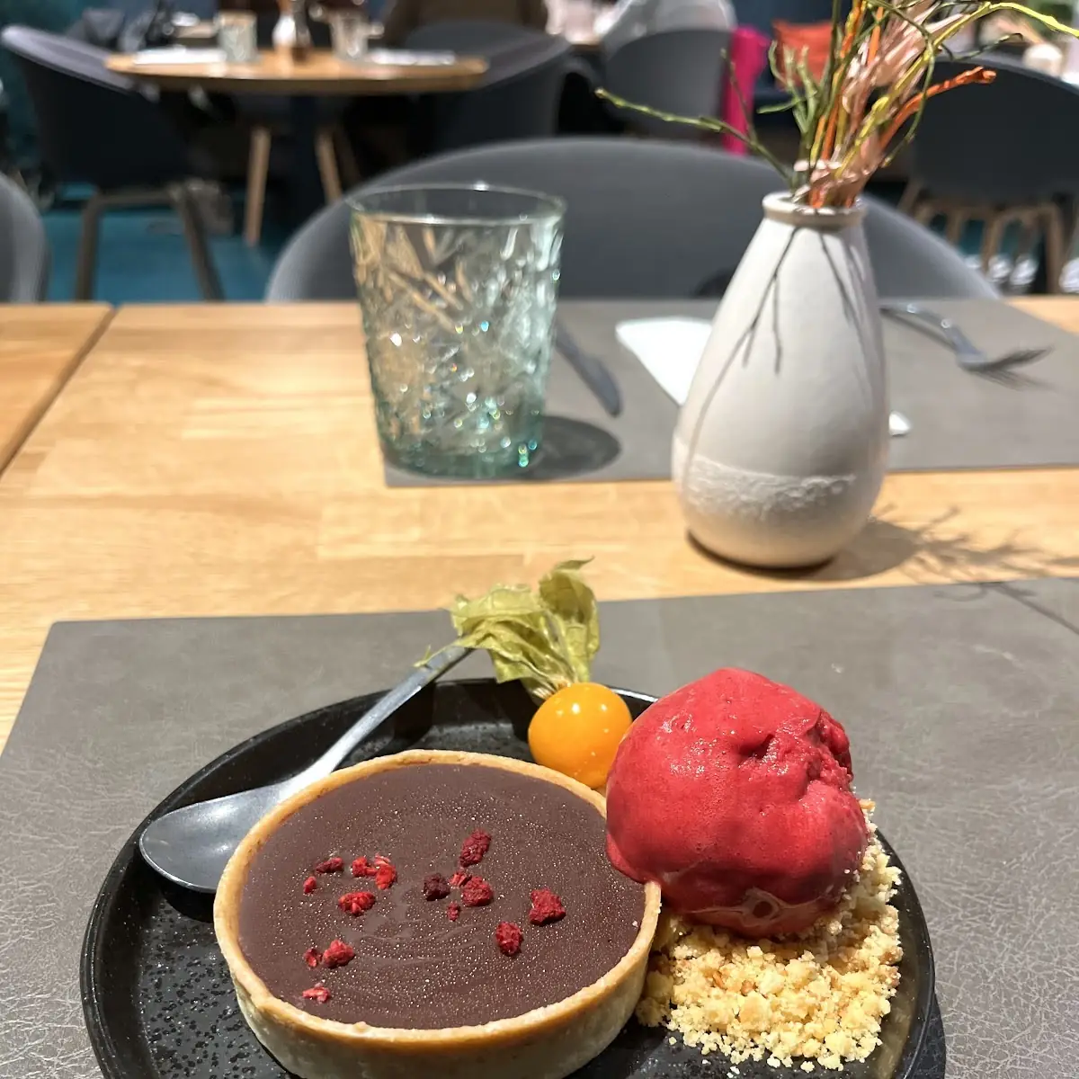 Schoko-tarte Mit Himbeersorbet
