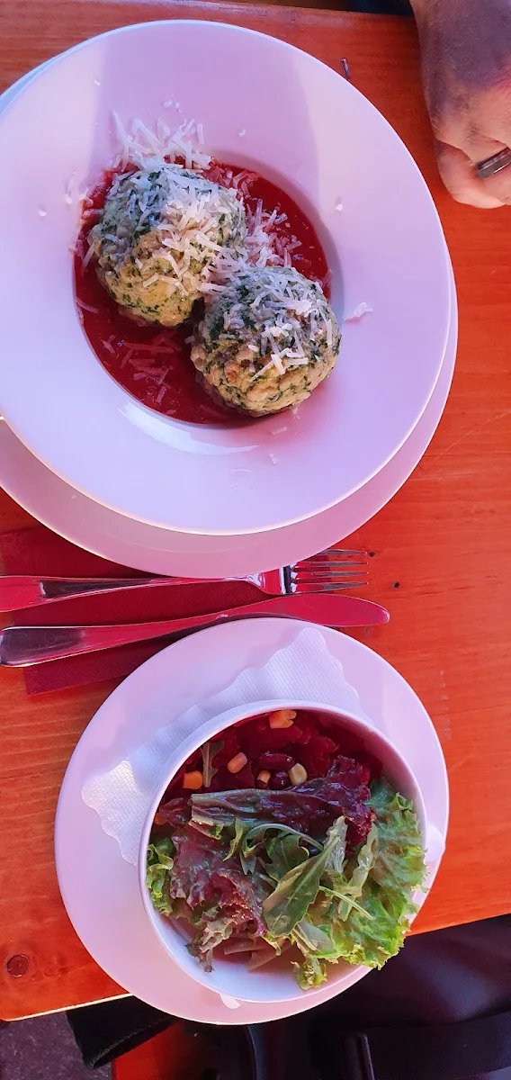 Spinatknödel Mit Käsefüllung Käsefüllung Uns Salat
