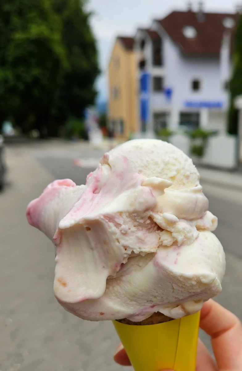 Pfirsich Eis Im Stanitzel
