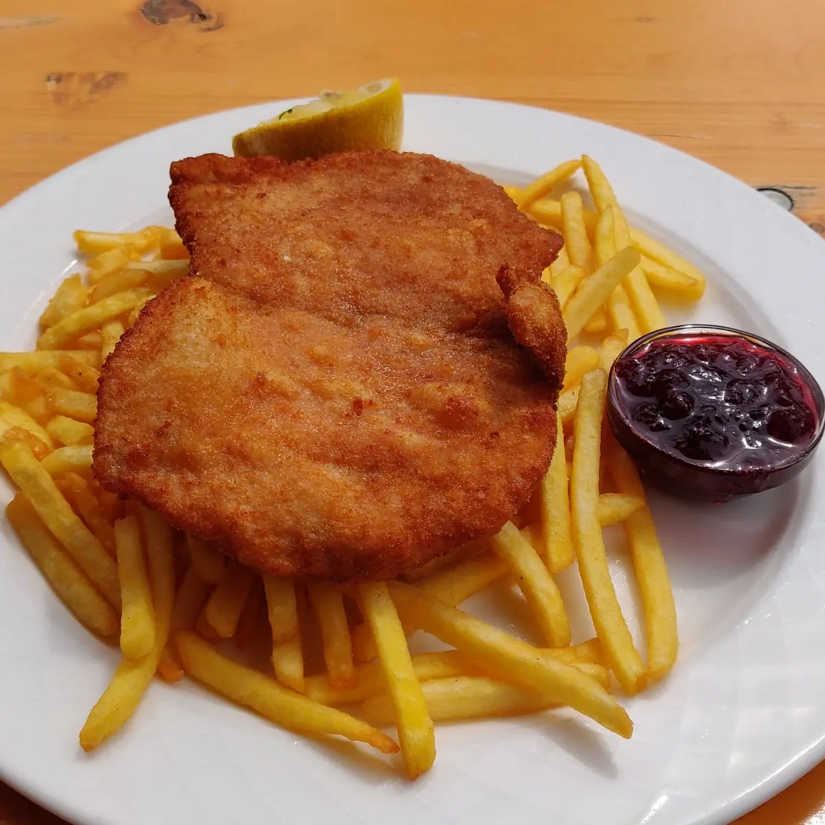 Wiener Schnitzel Mit Pommes