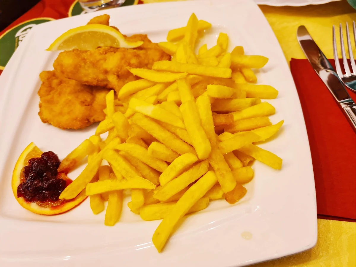 Putenwiener Mit Pommes