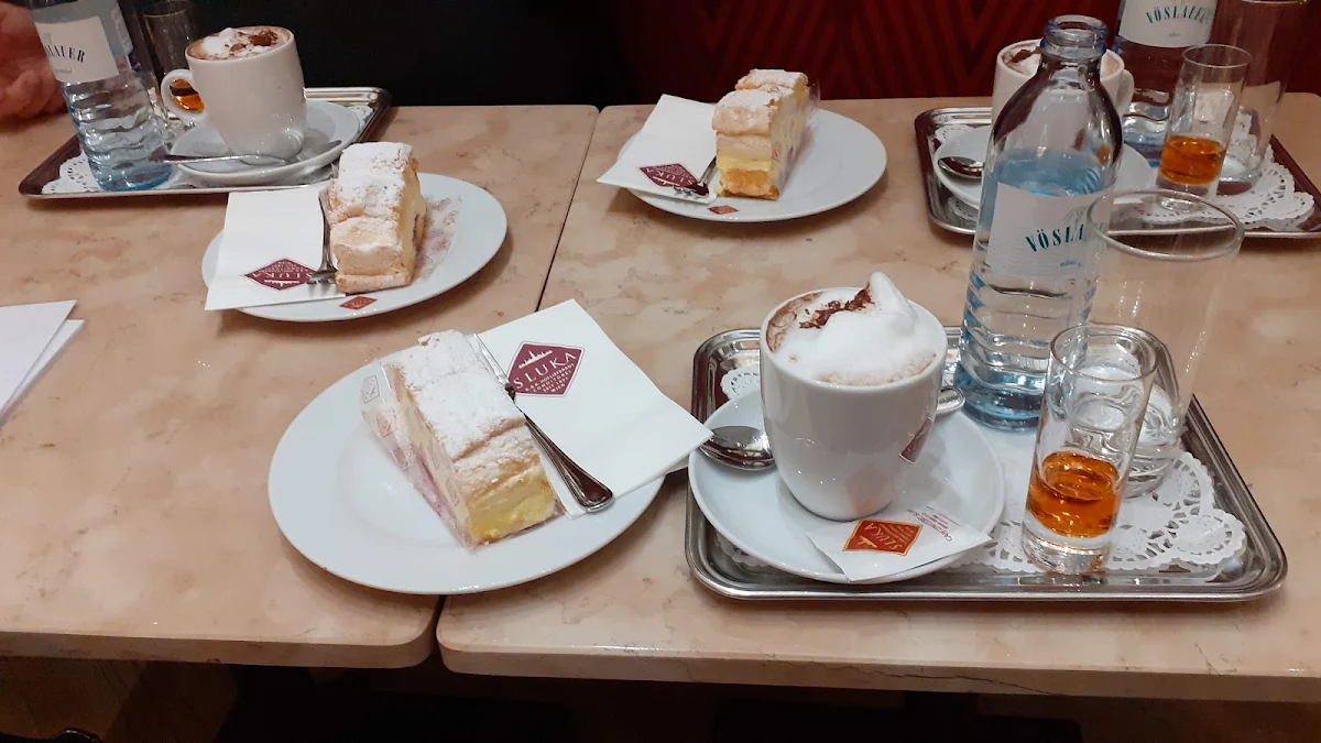 Cafea Cu Rom Tort Cardinal
