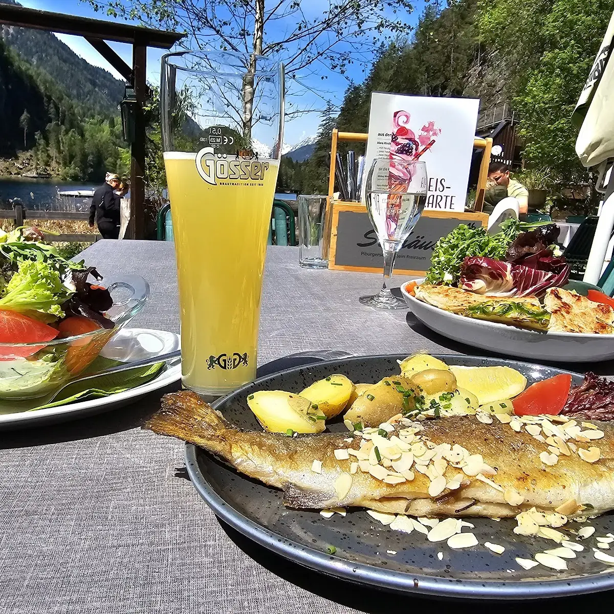 Gebirgsforelle Mit Mandeln Und Butter