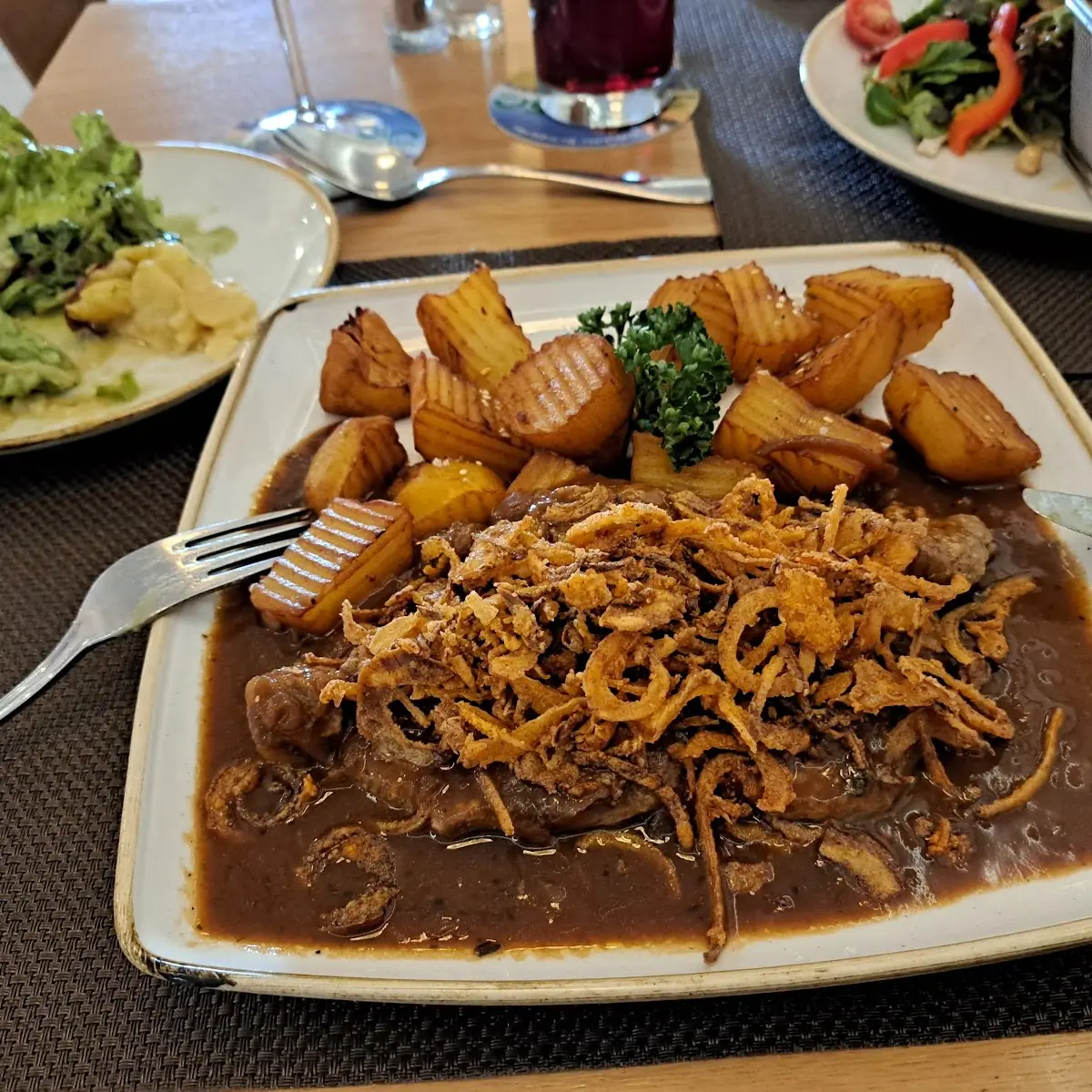 Zwiebelrostbraten Mit Bratkartoffeln