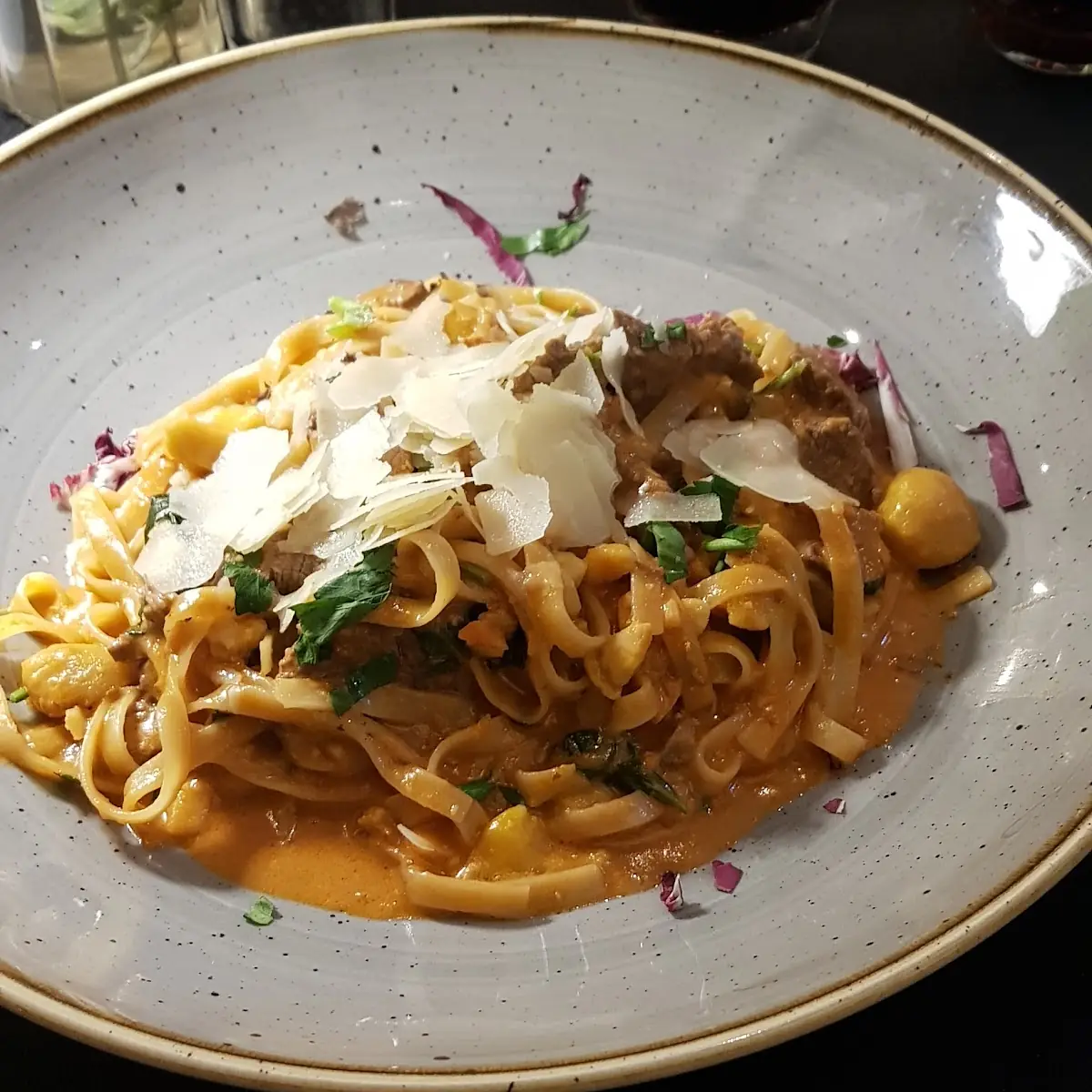 Tagliatelle Mit Rinderfiletspitzen Und Maroni