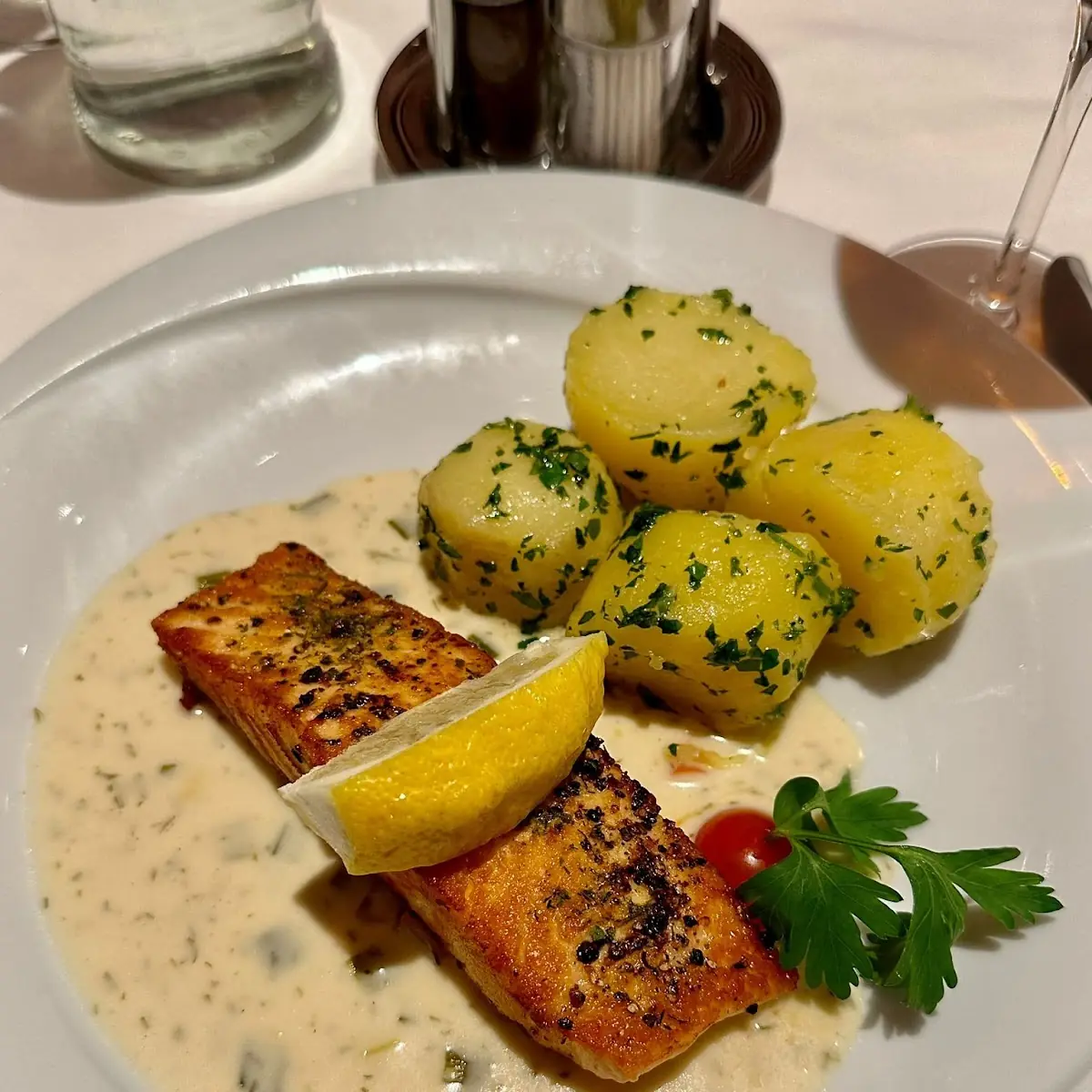 Lachssteak Mit Veltlinersauce