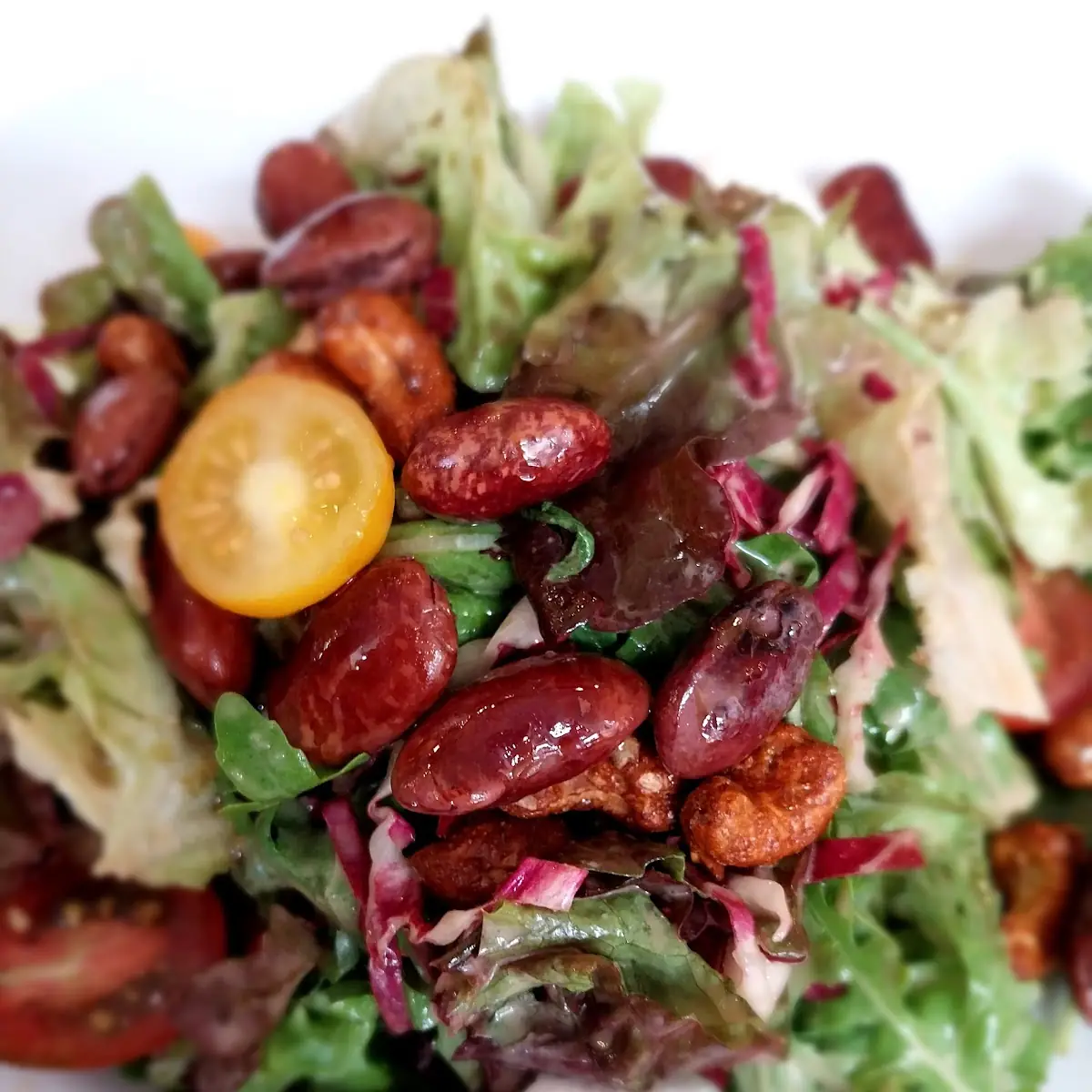 Blattsalat Mit Ziegenkäse Käferbohnen & Curry-cashenüsse