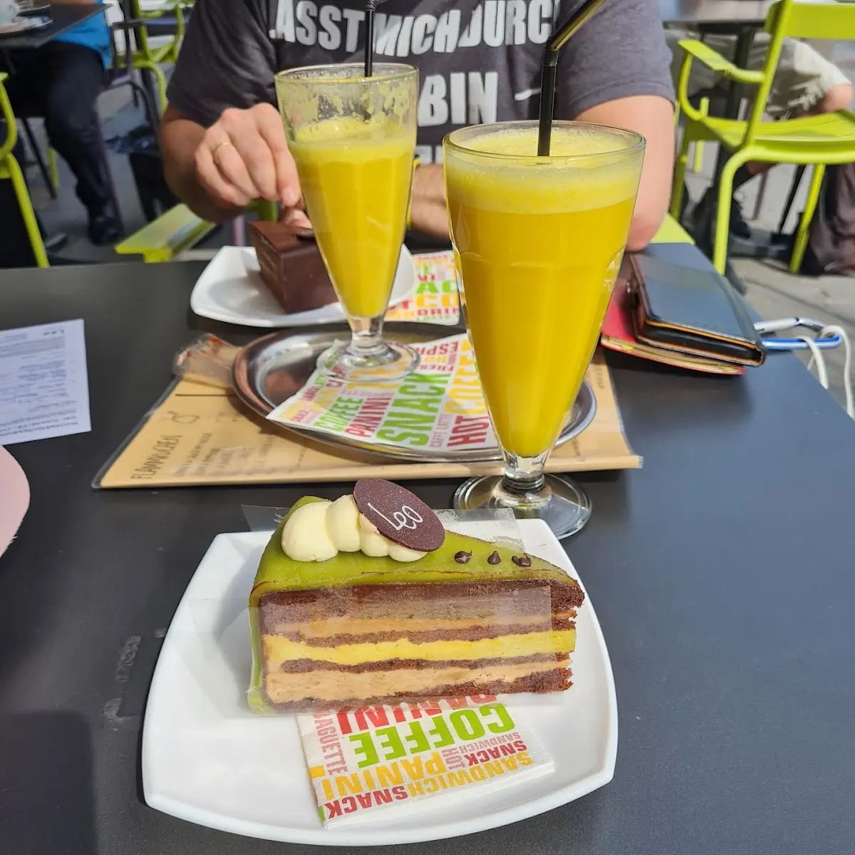 Mozarttorte Und Surfer