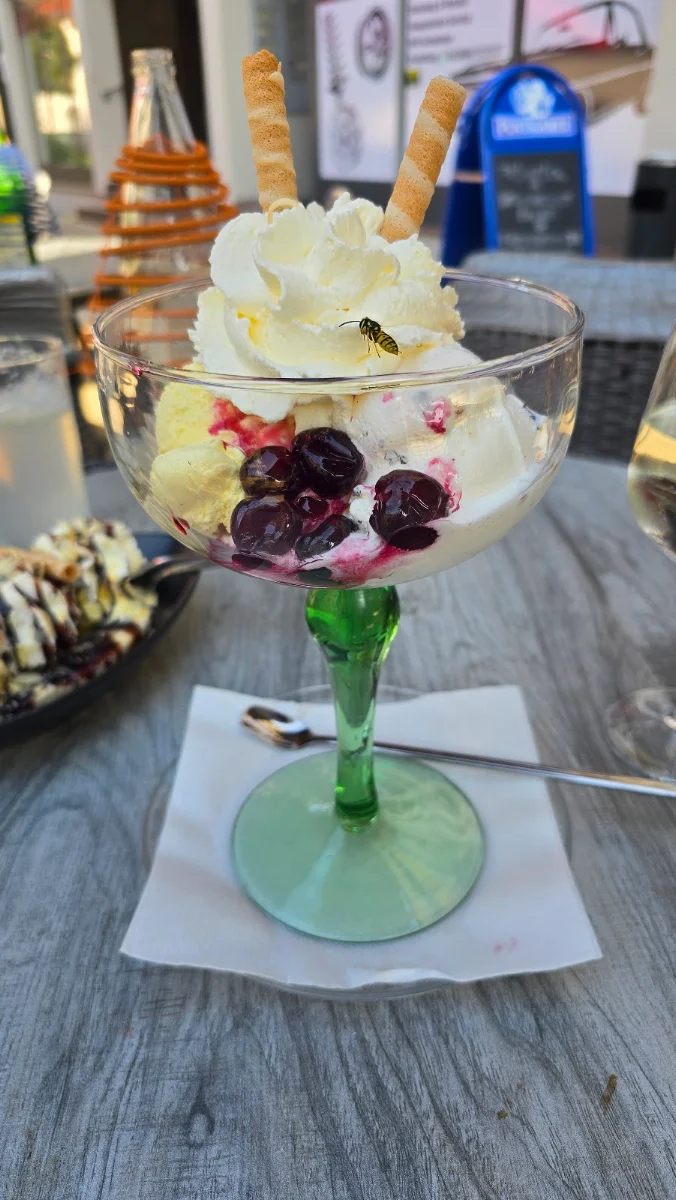 Amarena Becher