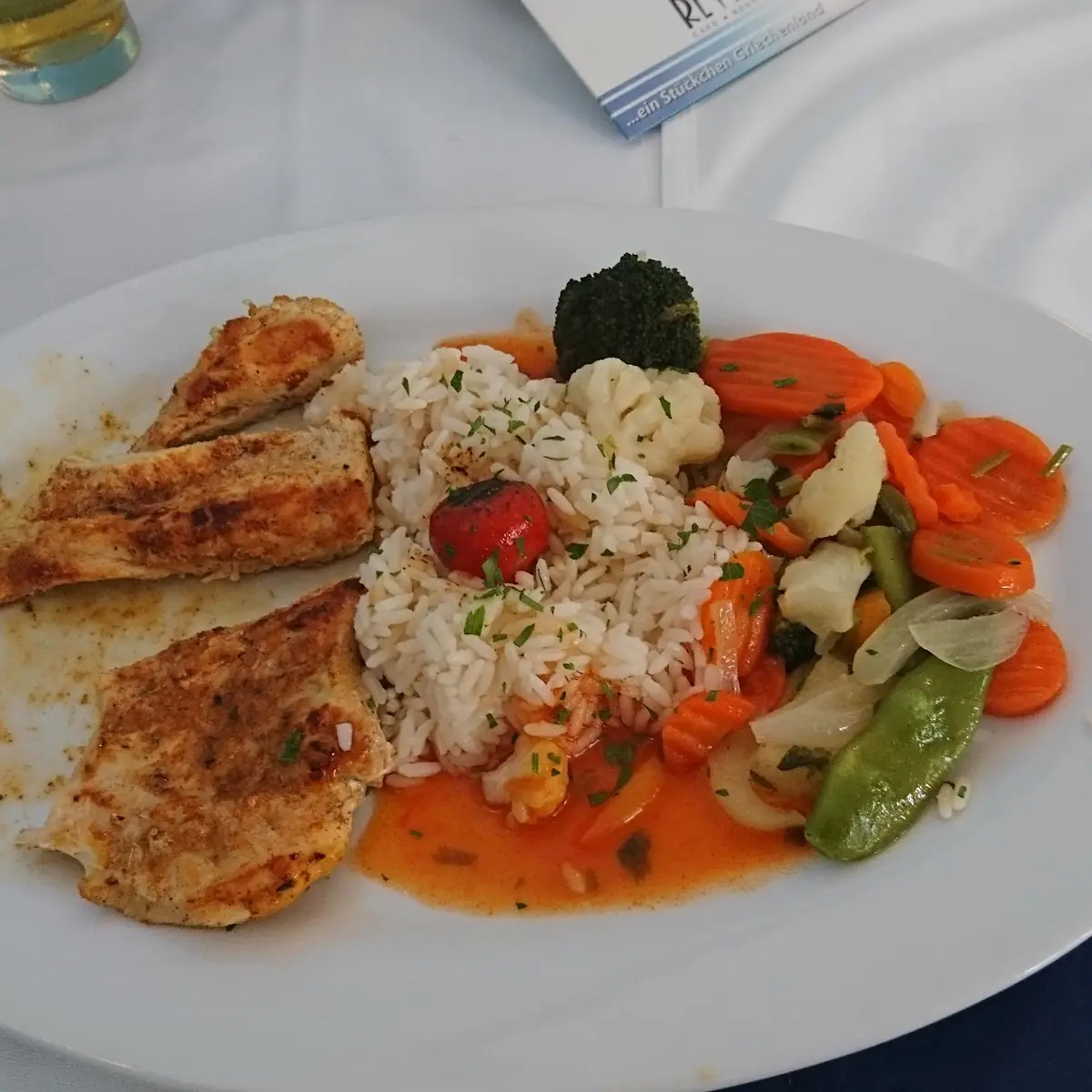 Menü Nr 1 Gegrillte Hühnerbrust Mit Gemüse Und Reis
