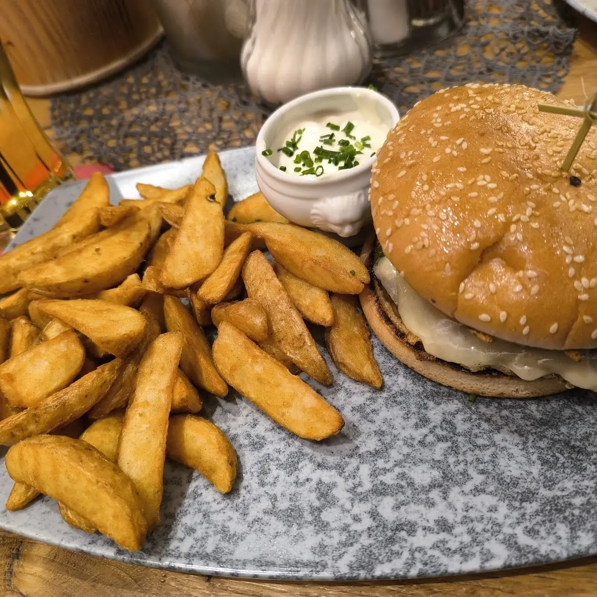 Cheeseburger Mit Kartoffelecken