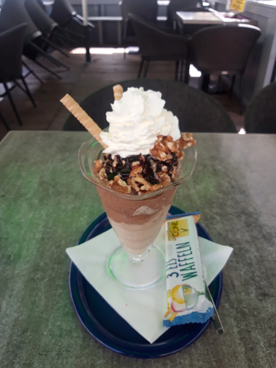 Eis Mit Haselnüssen