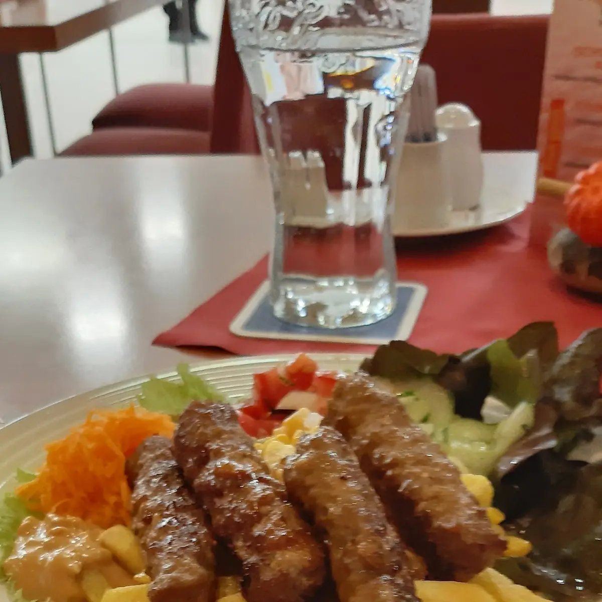 Mit Pommes Und