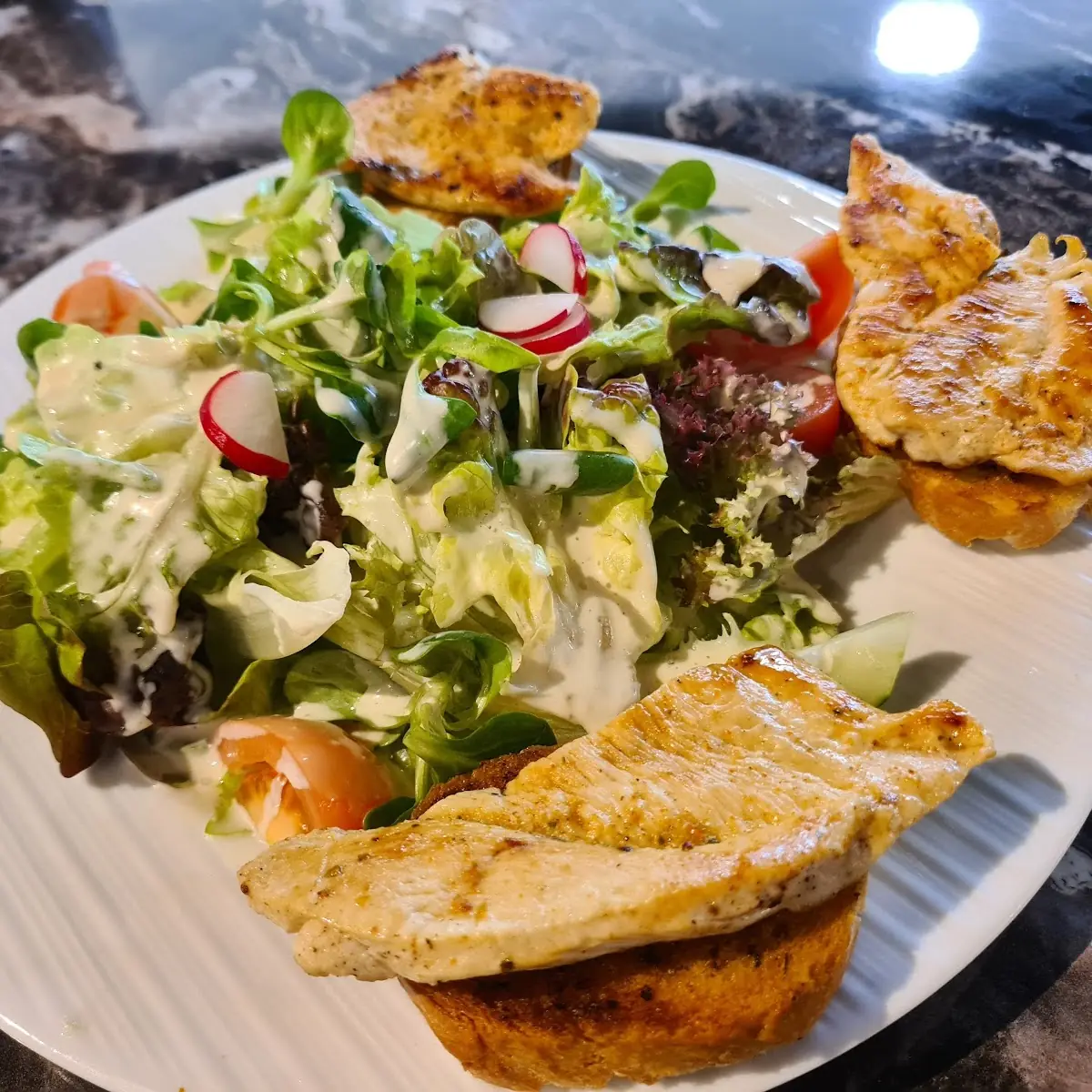 Steir Backhendlsalat Gegrillt