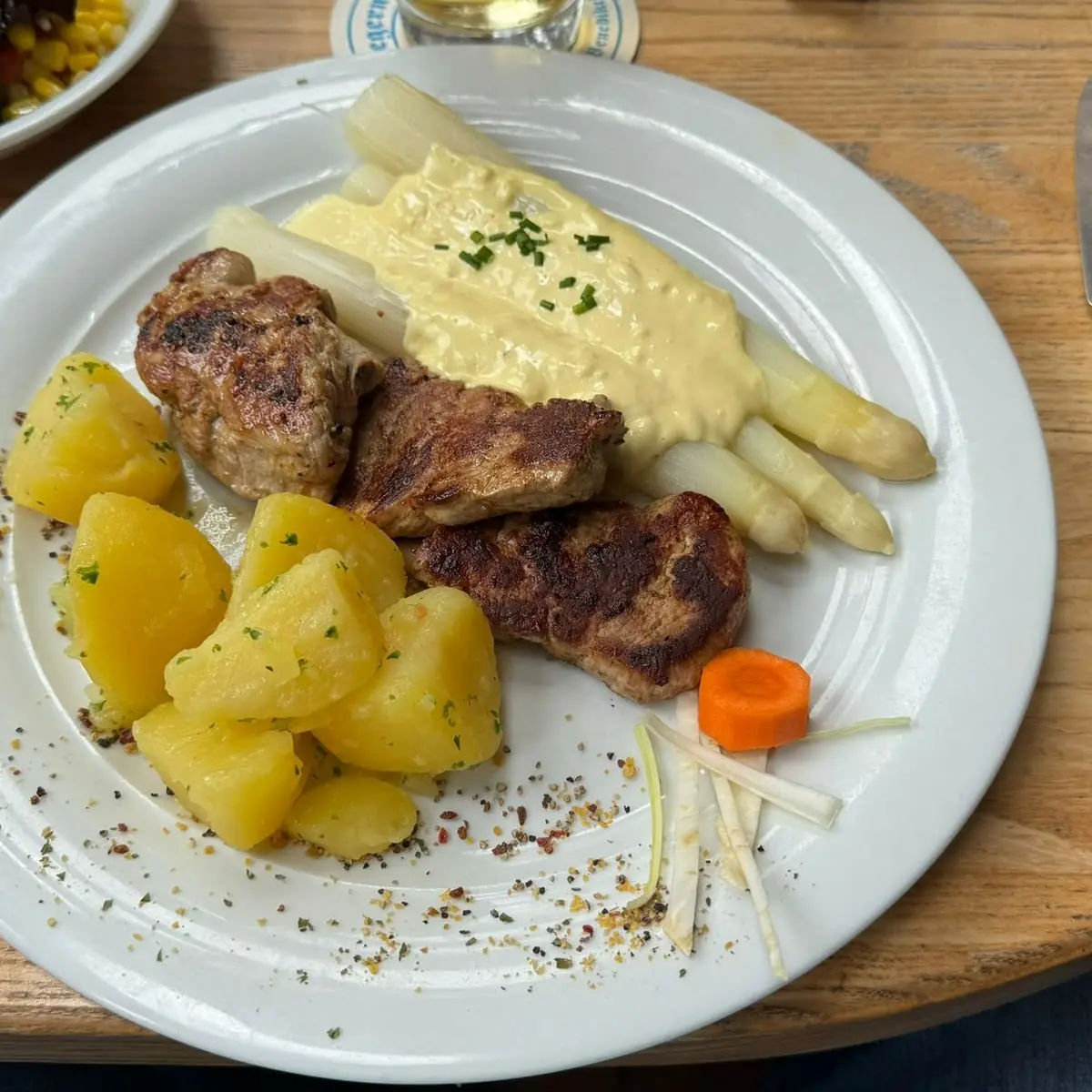 Schweinemedaillons Mit Spargel Und Kartoffeln
