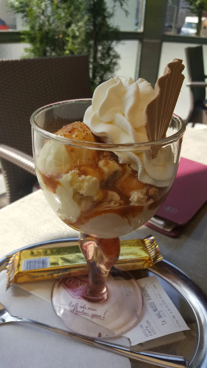 Caramel Becher