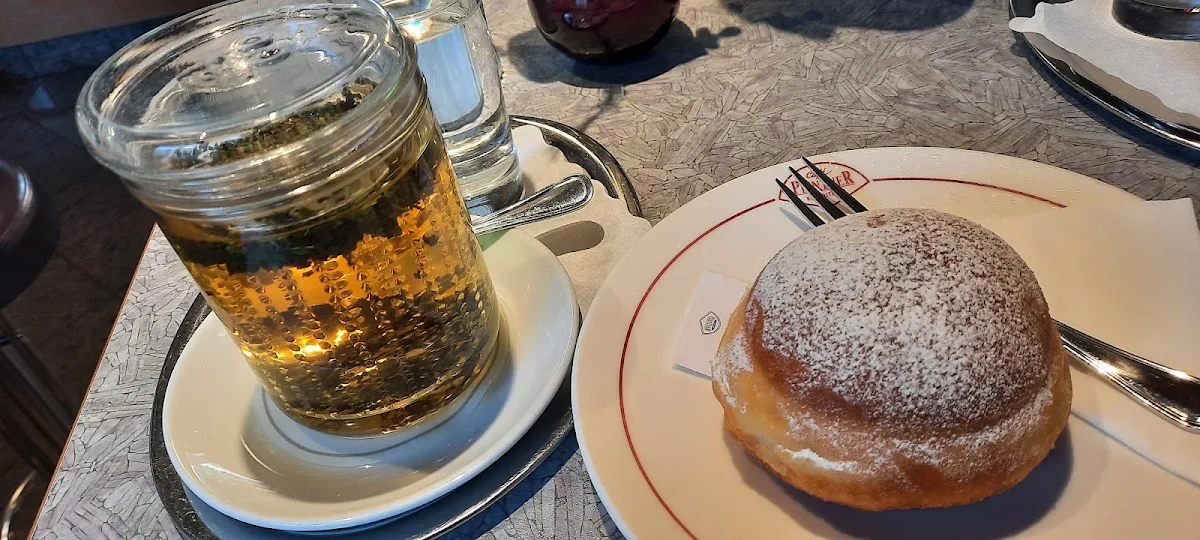 Pfefferminztee Mit Krapfen