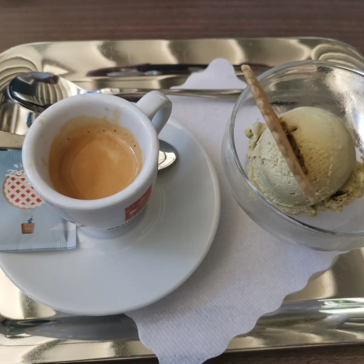 Espresso Und Pistazieneis